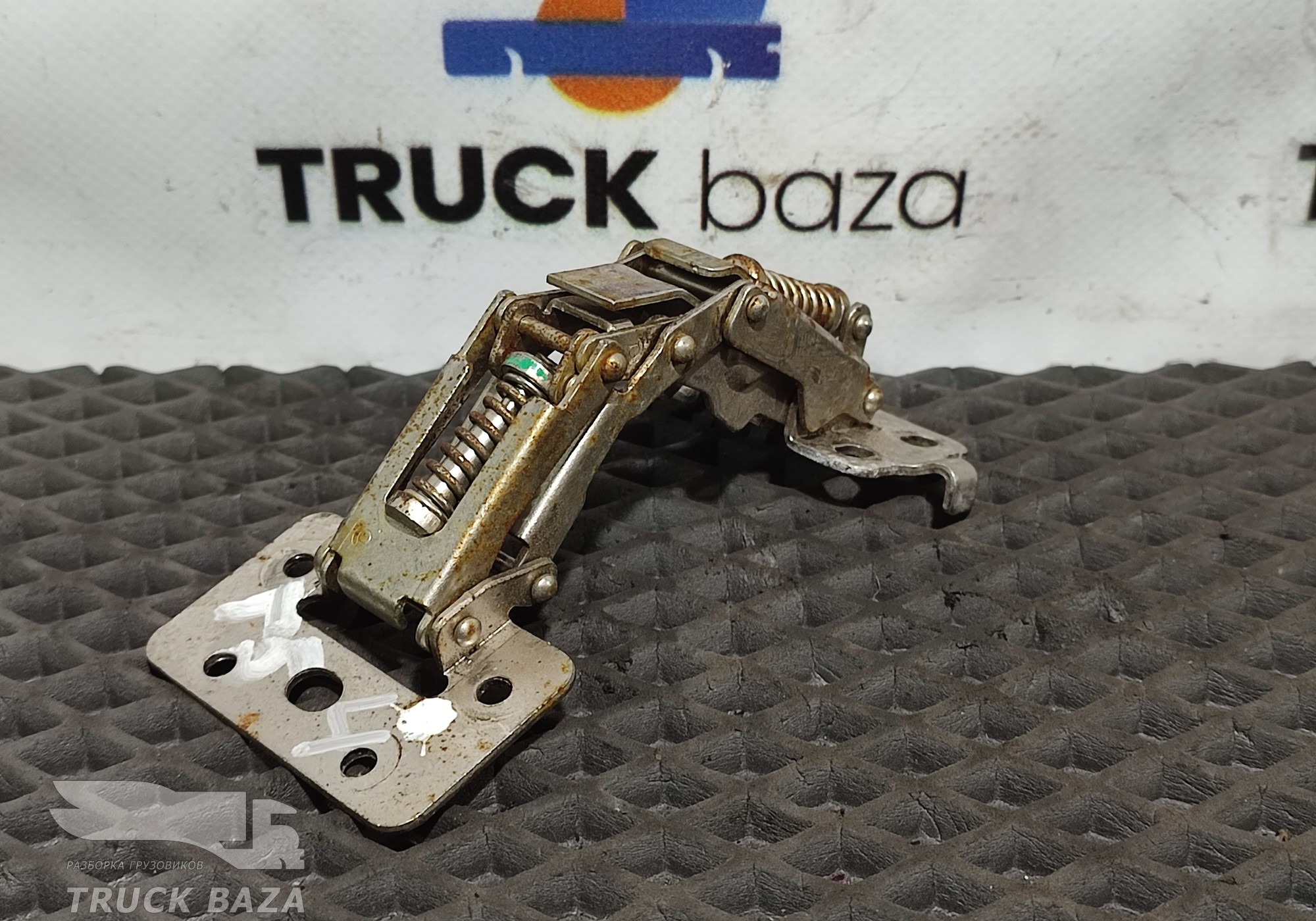 Петля крышки бардачка для Sinotruk Sitrak C7H