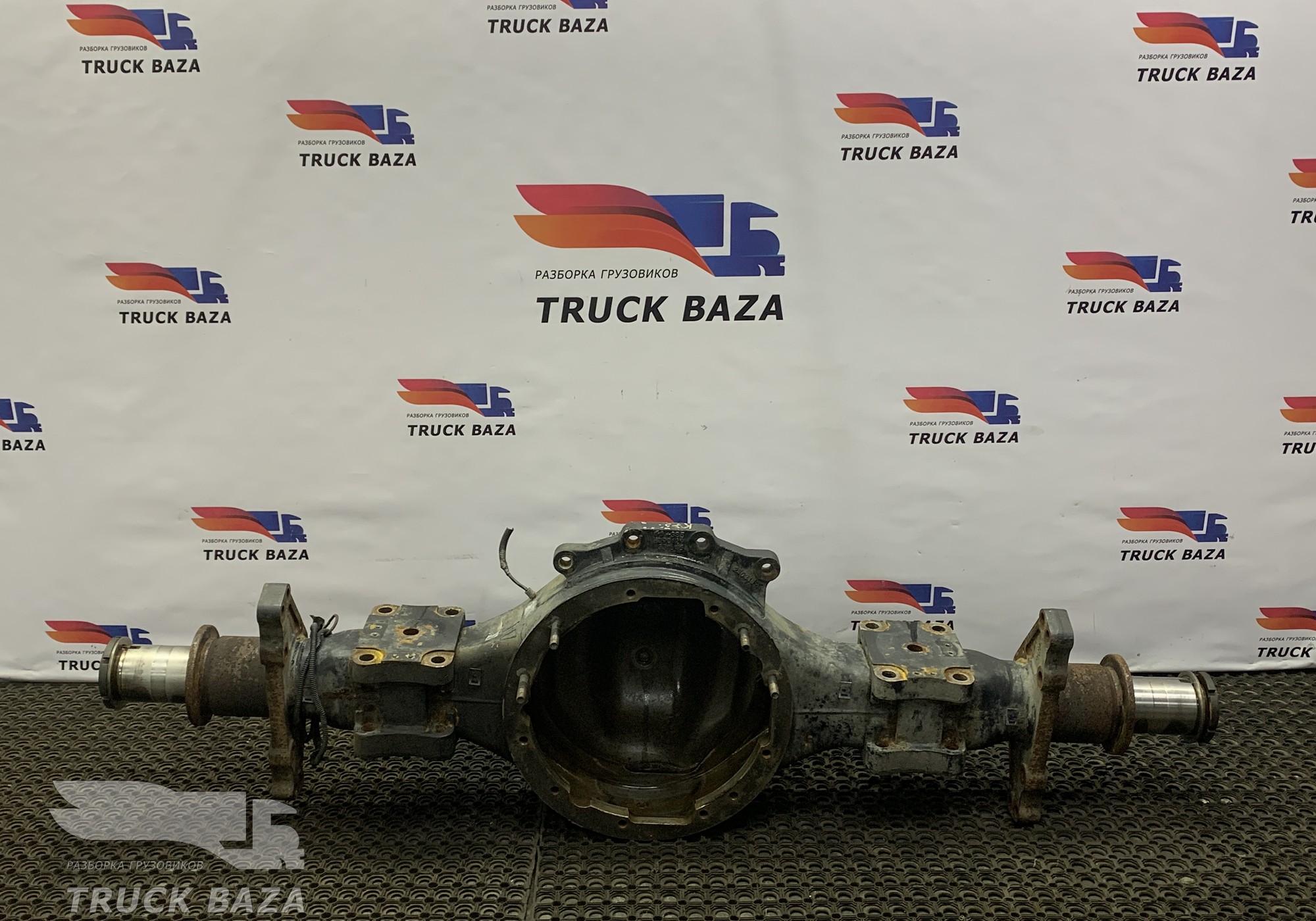 HDZ13P631600099 Корпус заднего моста (чулок) для КАМАЗ 54901