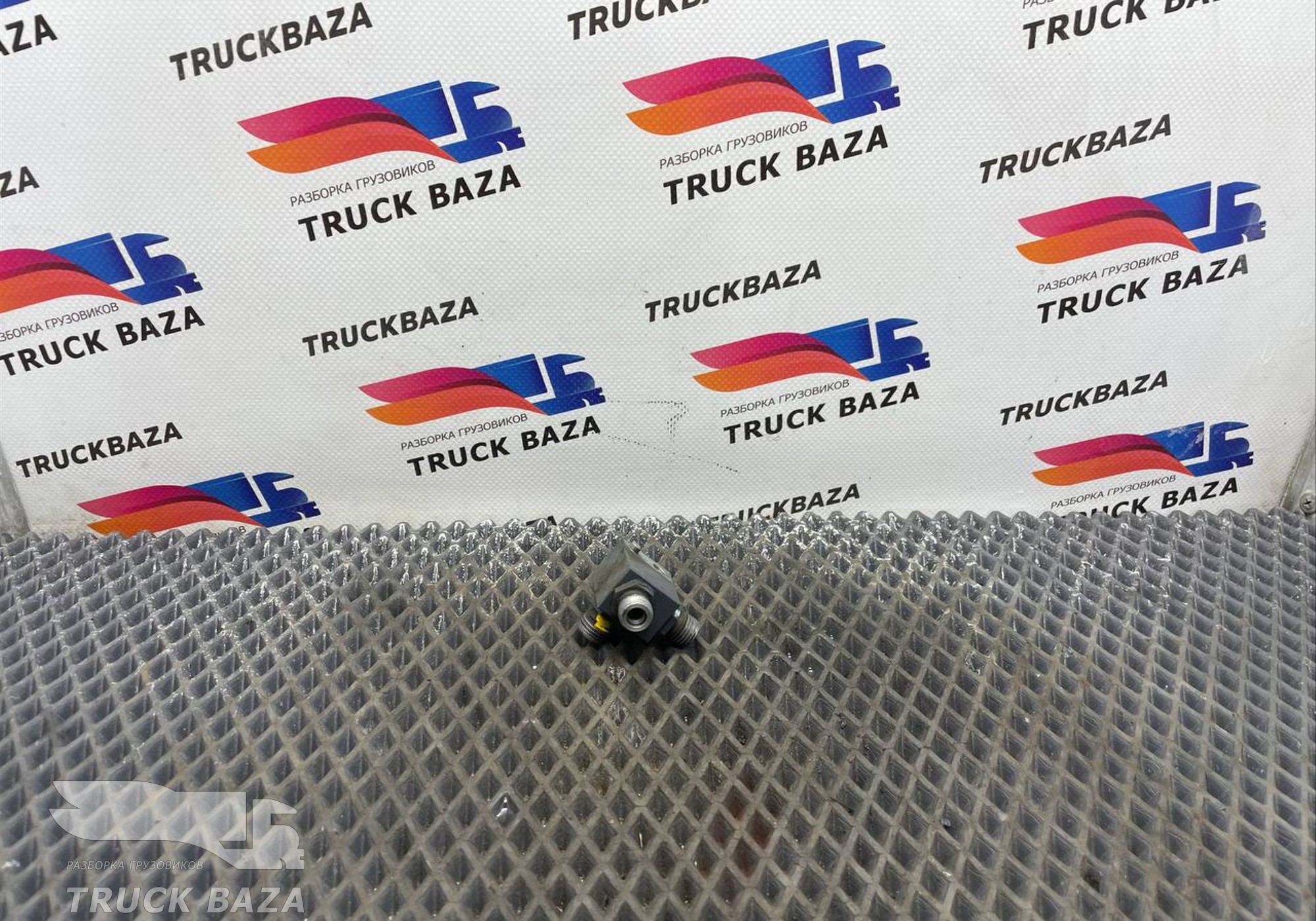 1902861 Соединитель шлангов подъема кабины для Daf XF106 (с 2012)