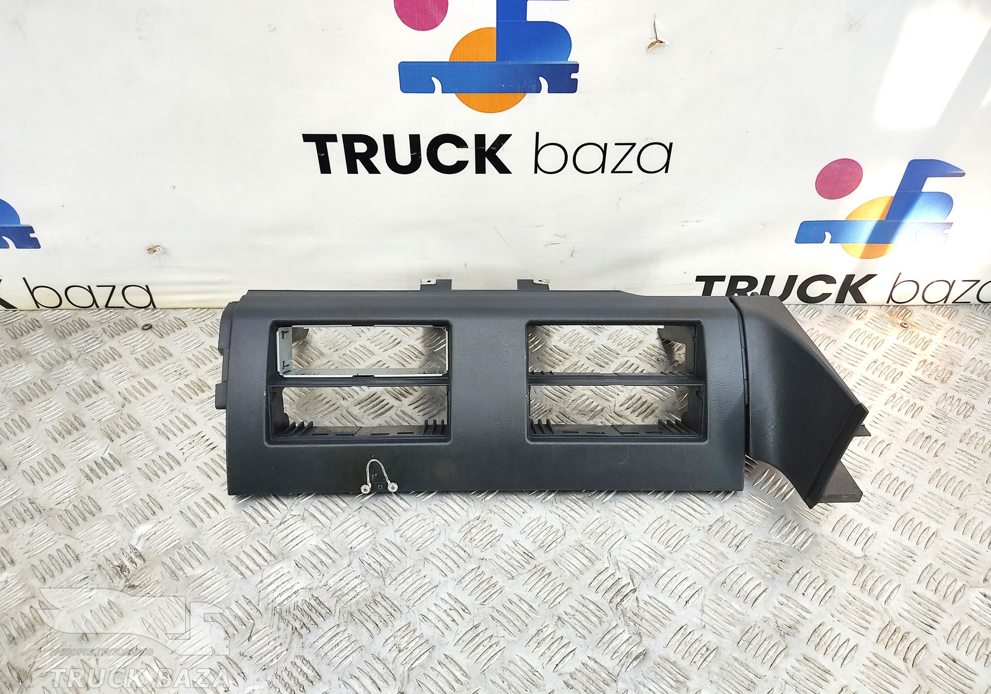 81639030327 Накладка консоли верхней для Man TGS