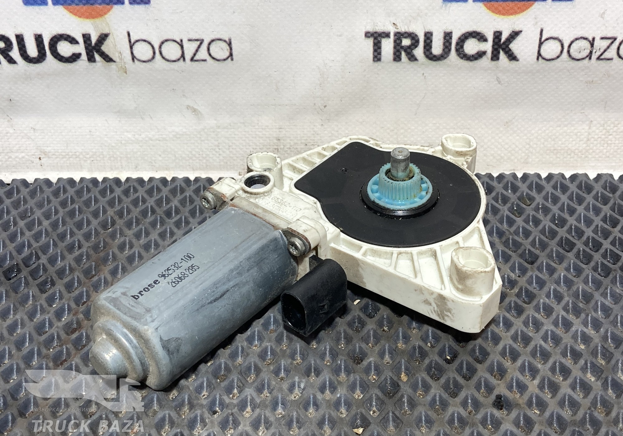 55382110 Моторчик стеклоподъемника левый