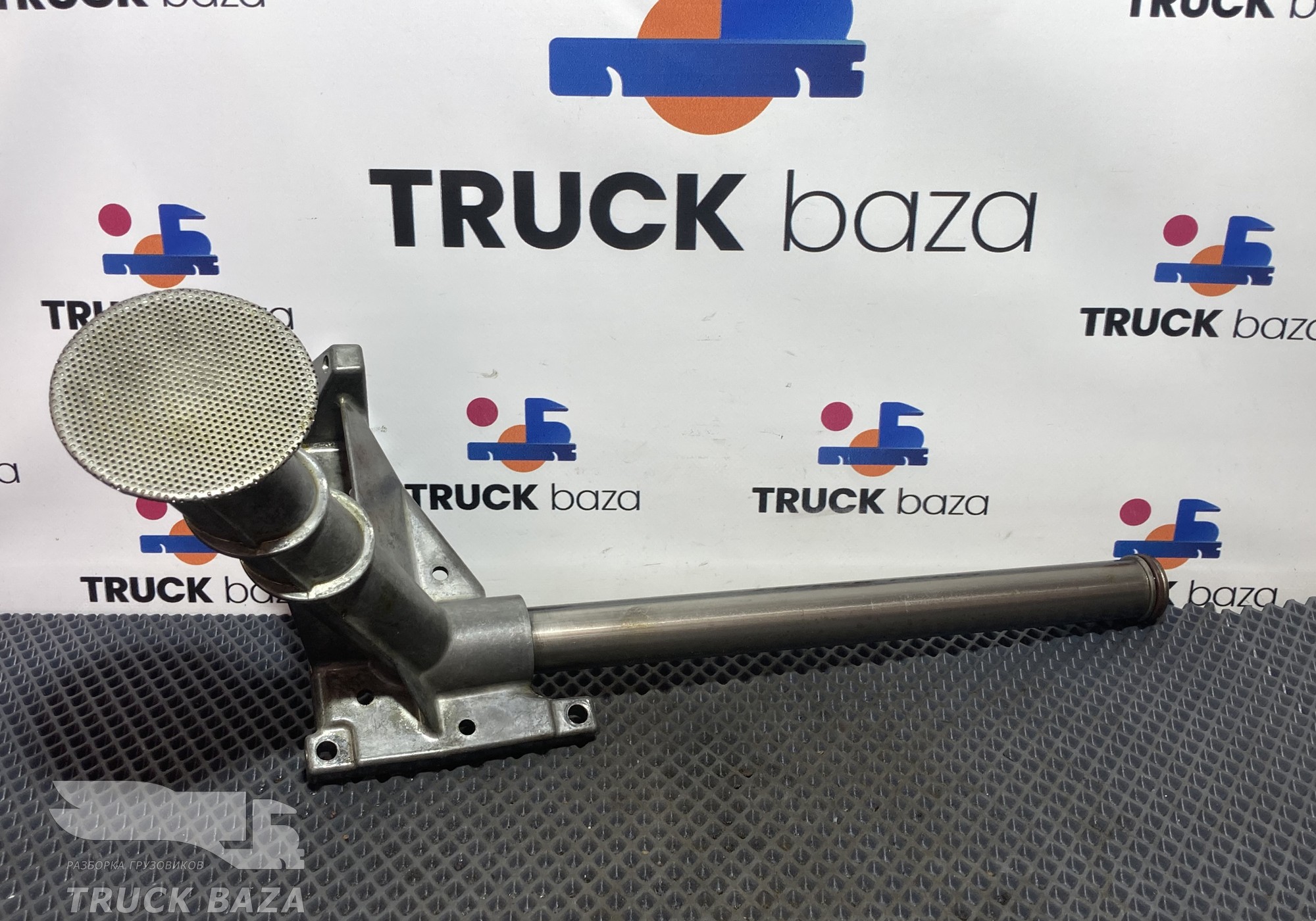 1945752 Маслозаборник