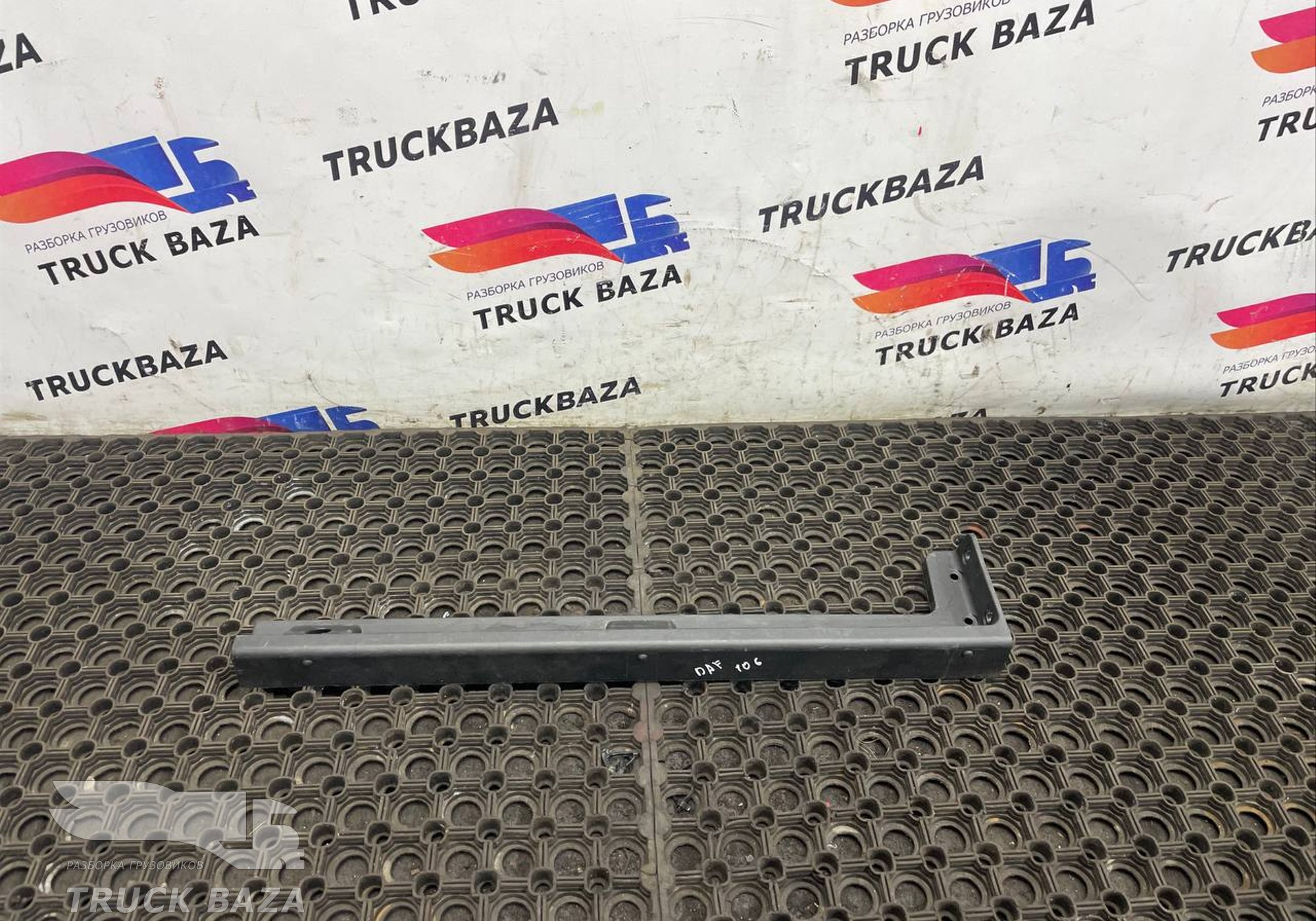 1845779 Перегородка под кровать для Daf XF106 (с 2012)