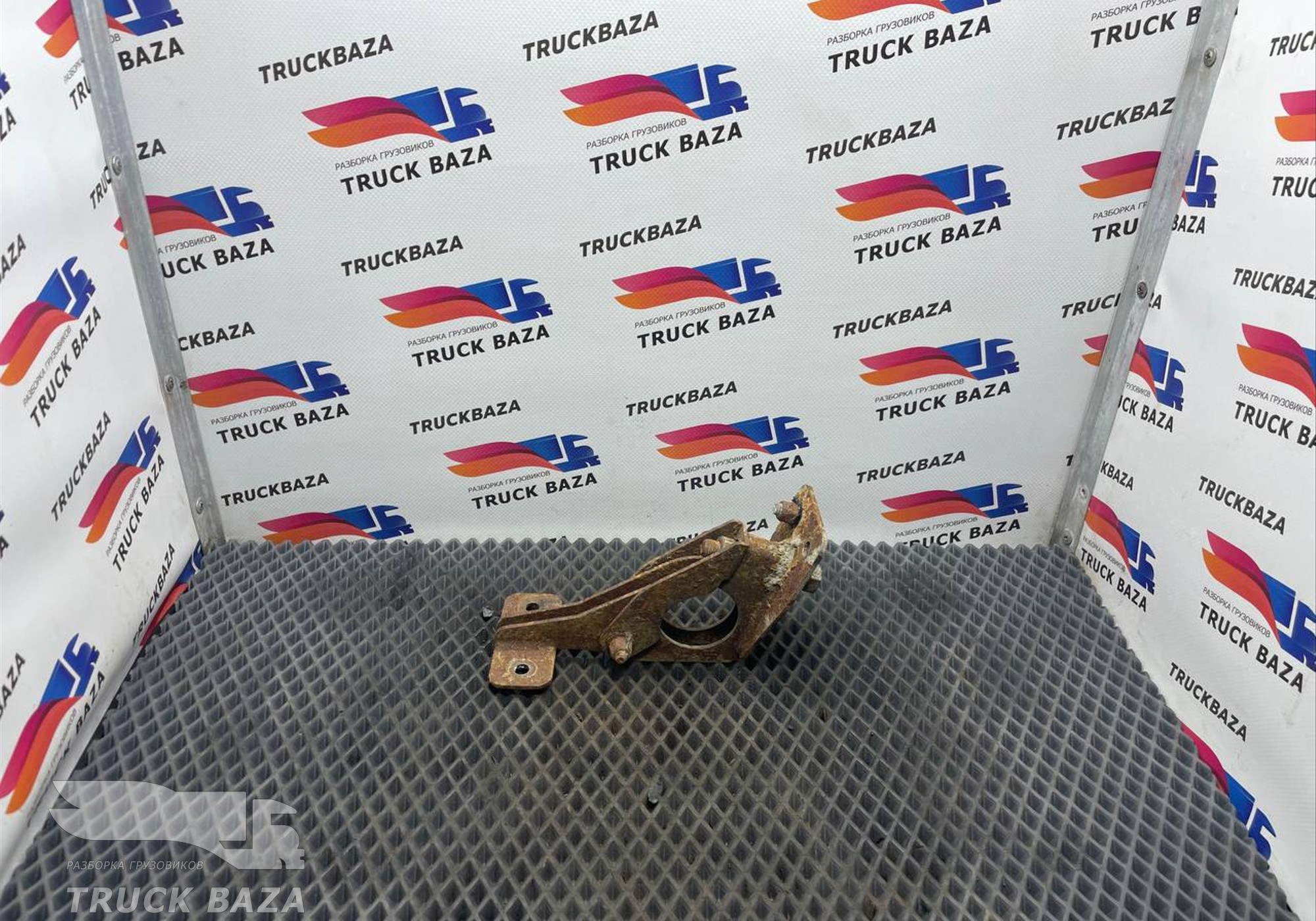 Кронштейн крыла для КАМАЗ 54901