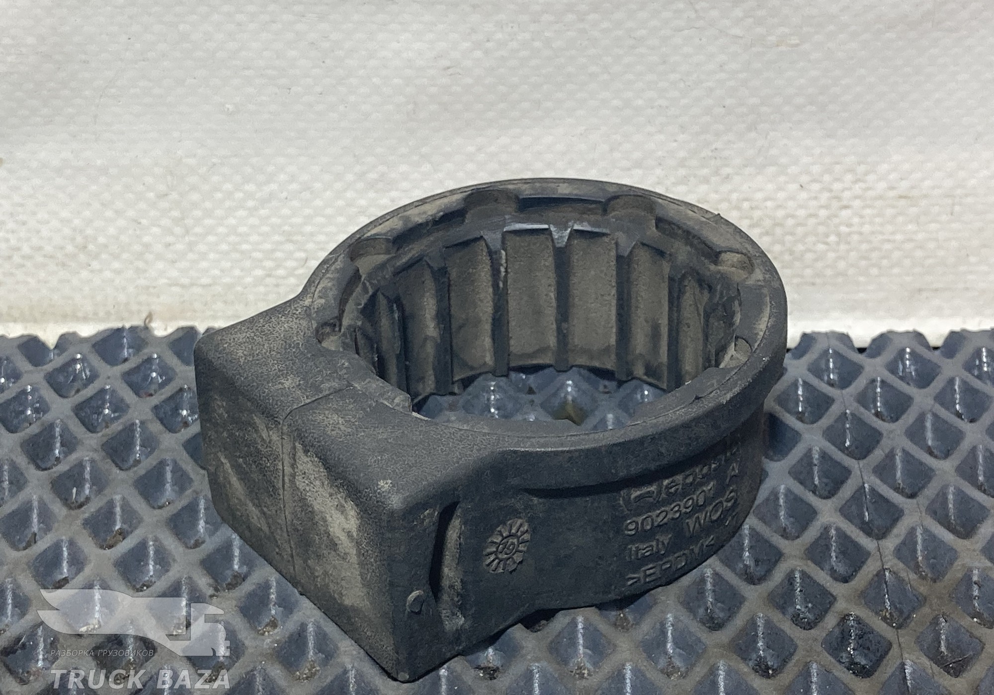 9023901 Кронштейн насоса для Scania 6-series R (с 2016)