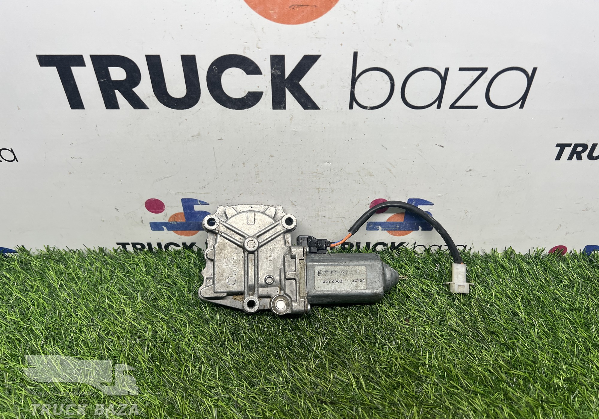 2572363 Моторчик стеклоподъемника правый для Renault Premium I (с 1996 по 2004)