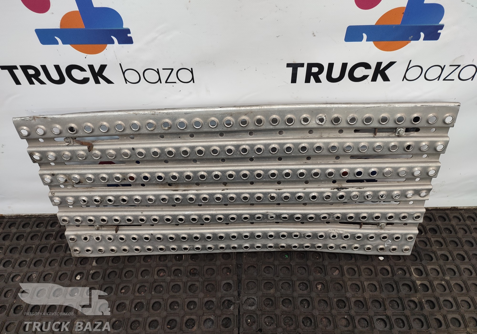 AZ962593000009 Трап на раму за кабиной для Sinotruk Sitrak C7H