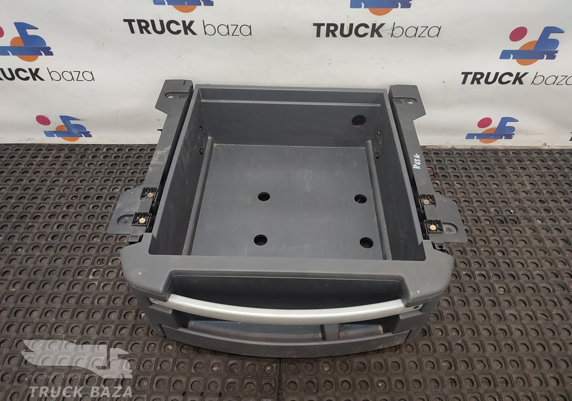 82315800 Ящик под холодильник для Renault T (с 2013)