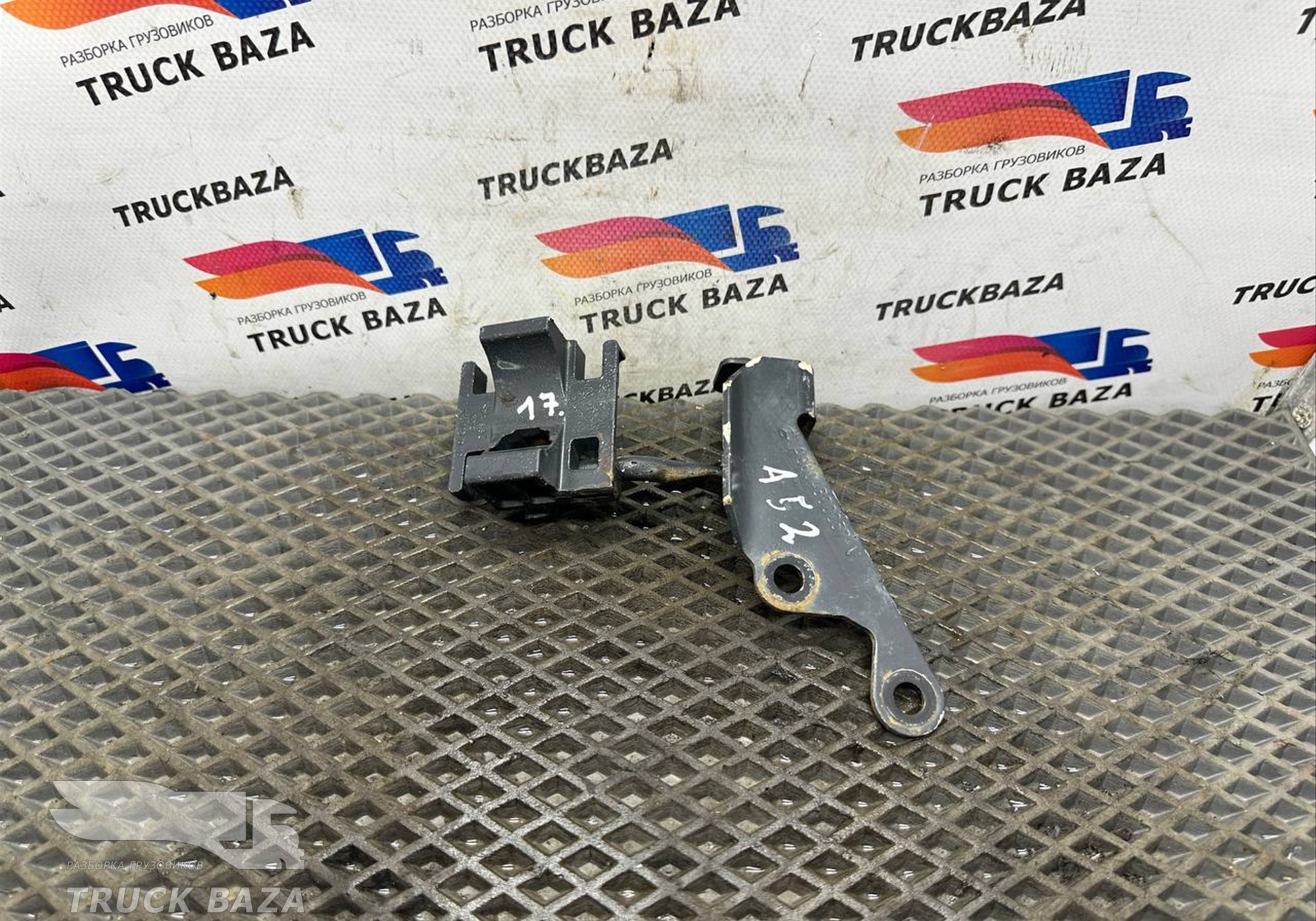 9604300257 Кронштейн радиатора для Mercedes-Benz Actros New Actros MP4 (с 2011)