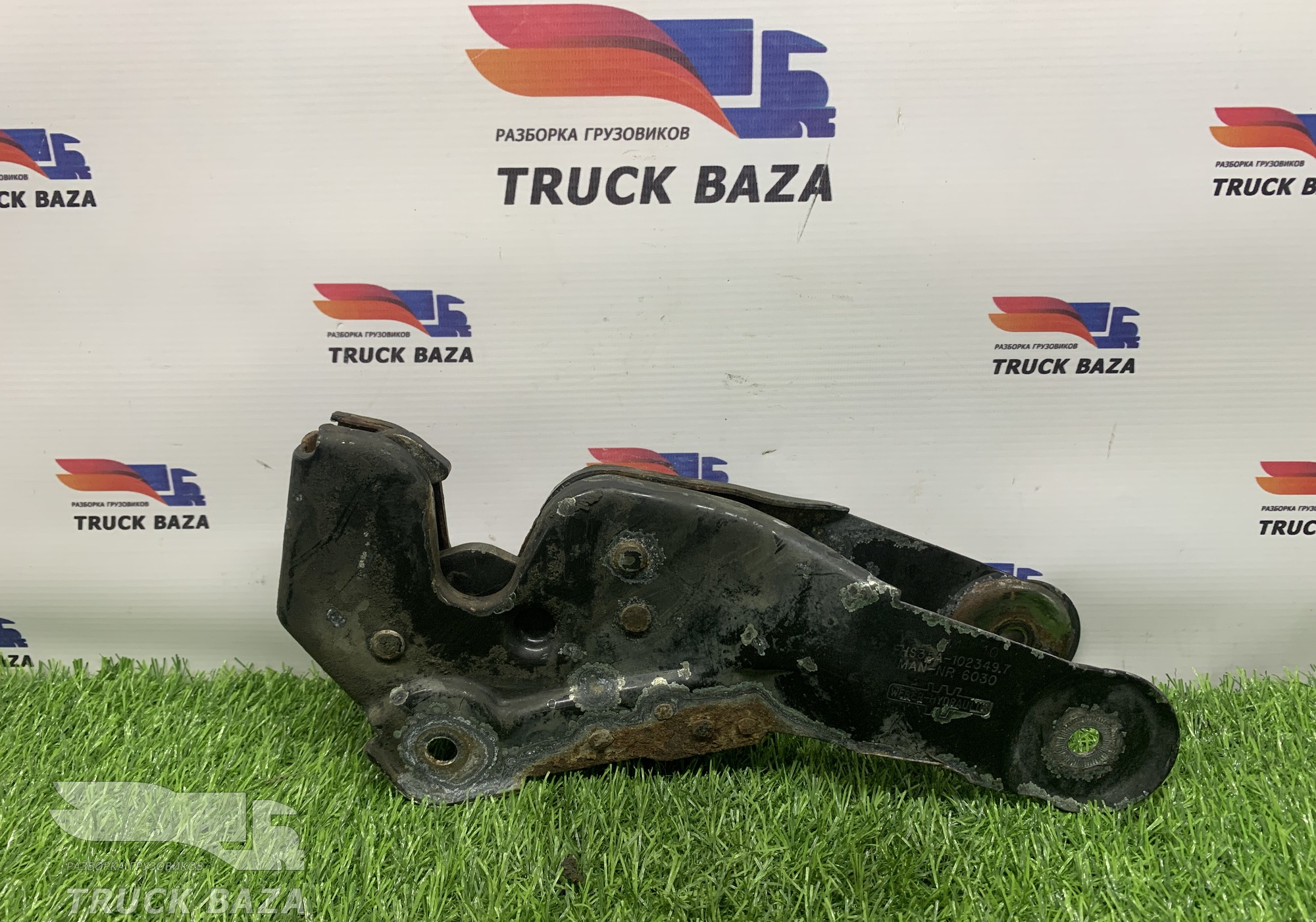 81618516030 Замок кабины