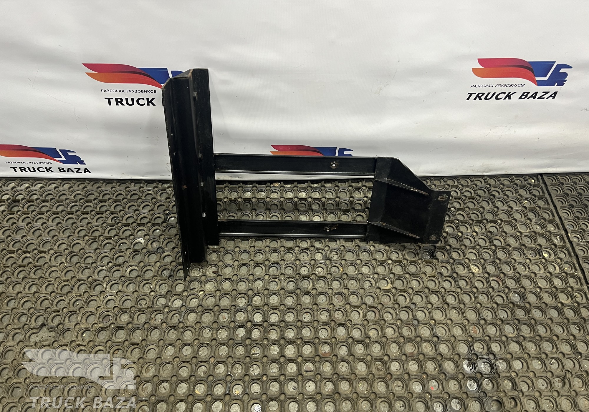 549018403102 Кронштейн задней части переднего крыла левого для КАМАЗ 54901