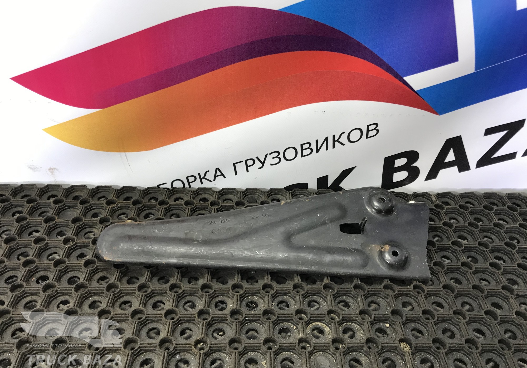 9436660014 Кронштейн подножки левый для Mercedes-Benz