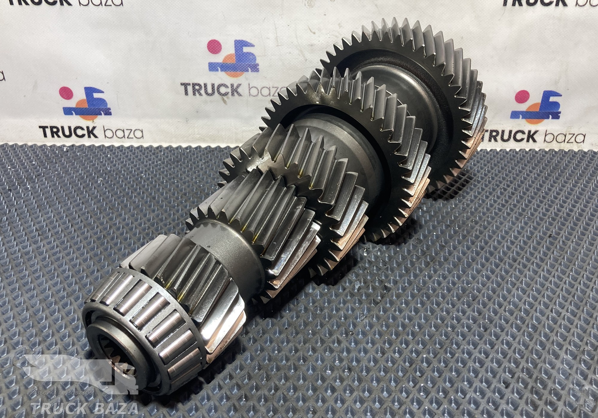 1358303230 Вал промежуточный КПП в сборе для Faw J7 (с 2018)