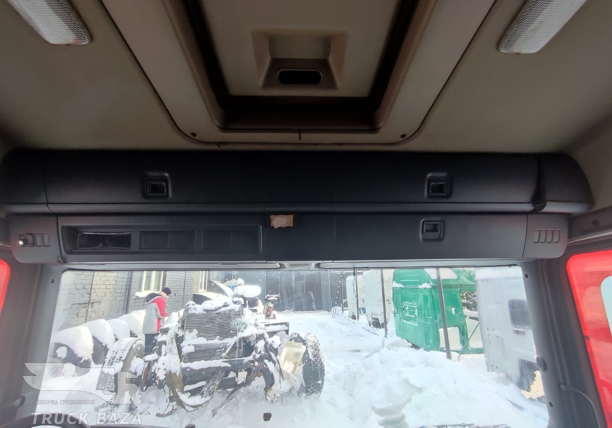 1766884 Консоль кабины верхняя