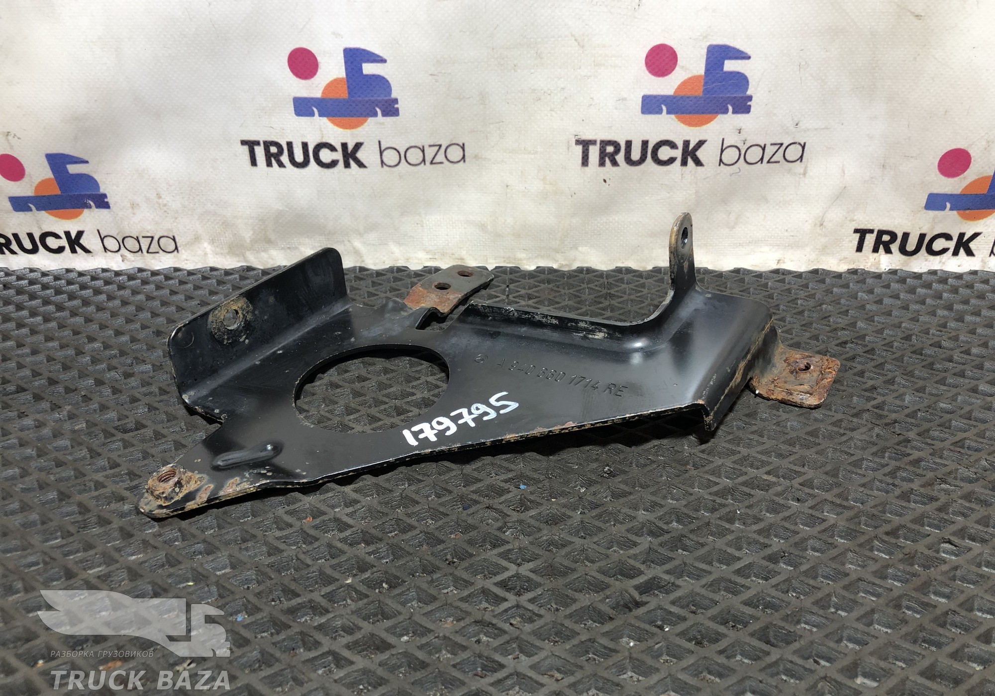 9406601714 Кронштейн подножки правый для Mercedes-Benz Axor III (с 2010)