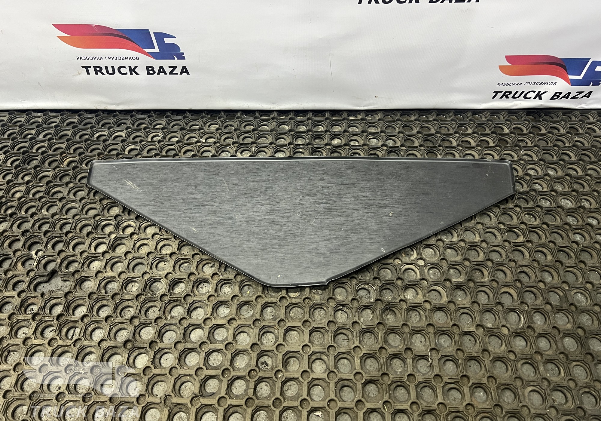 82585969 Коврик на торпедо для Renault T (с 2013)