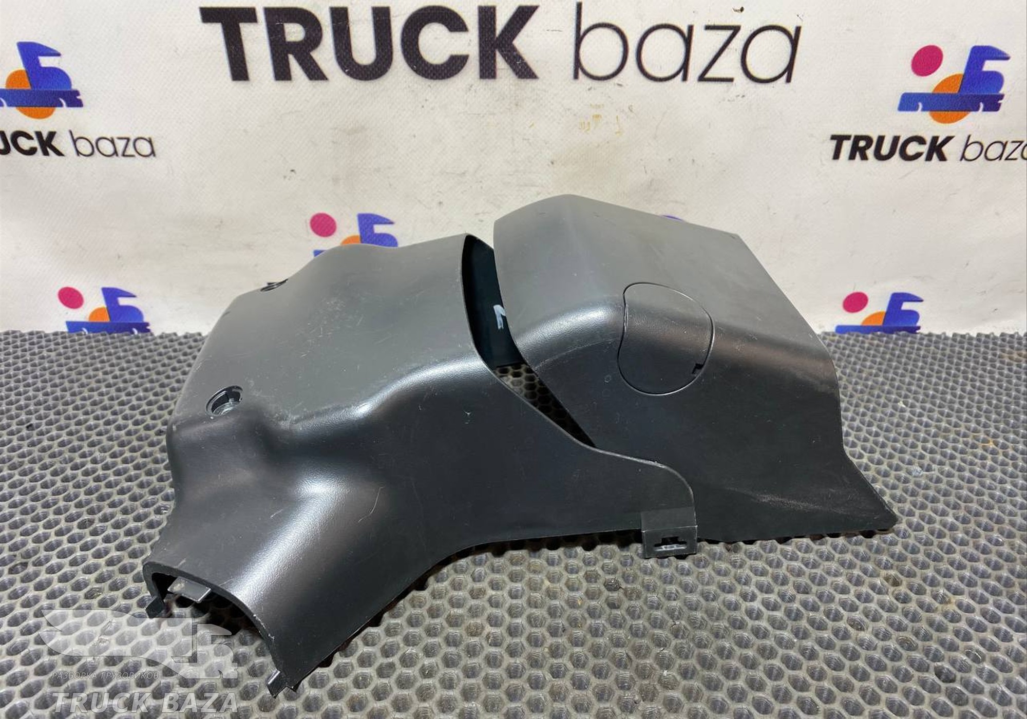 81461130118 Кожух рулевой колонки верхний