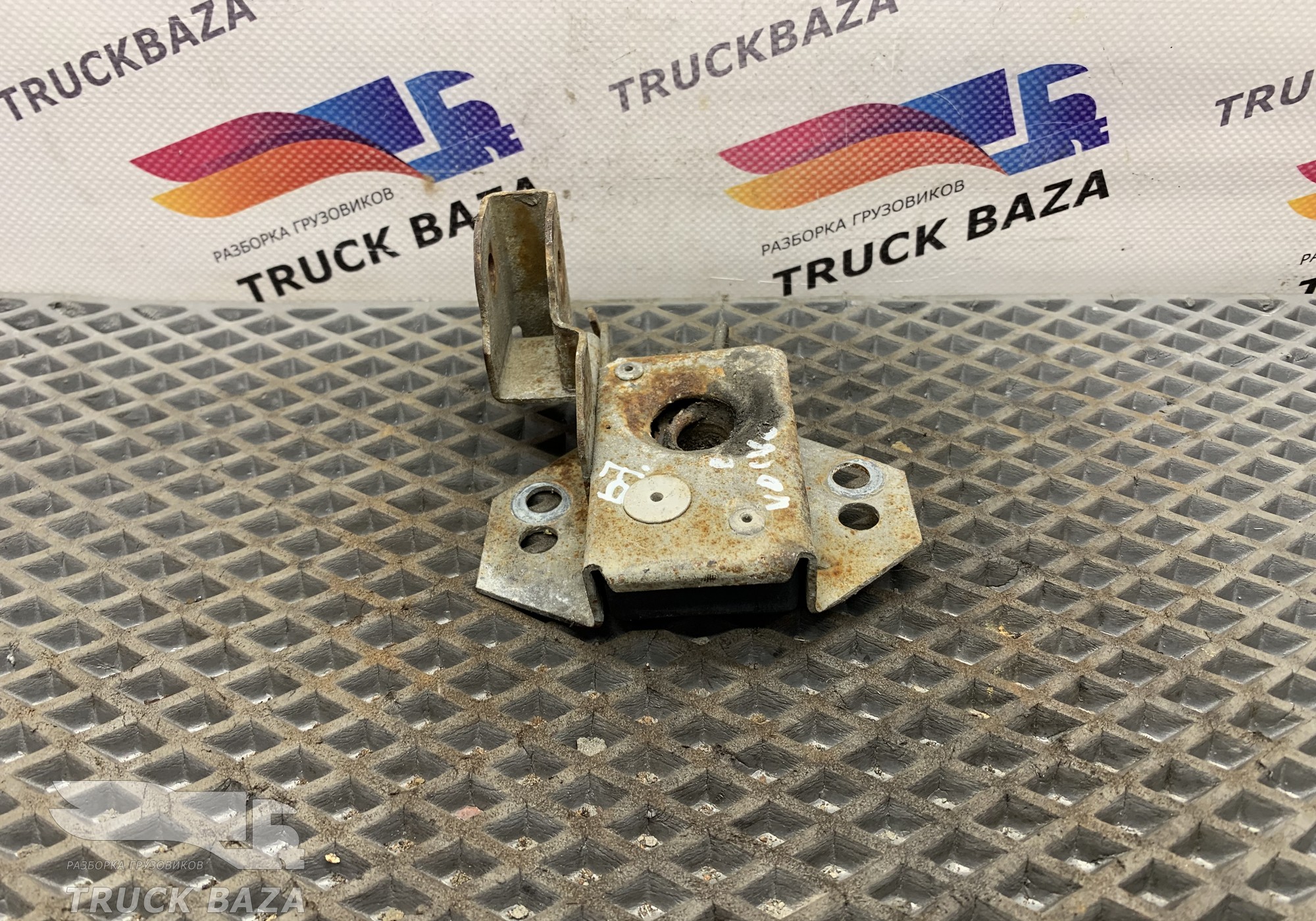 504274175 Замок капота для Iveco Stralis