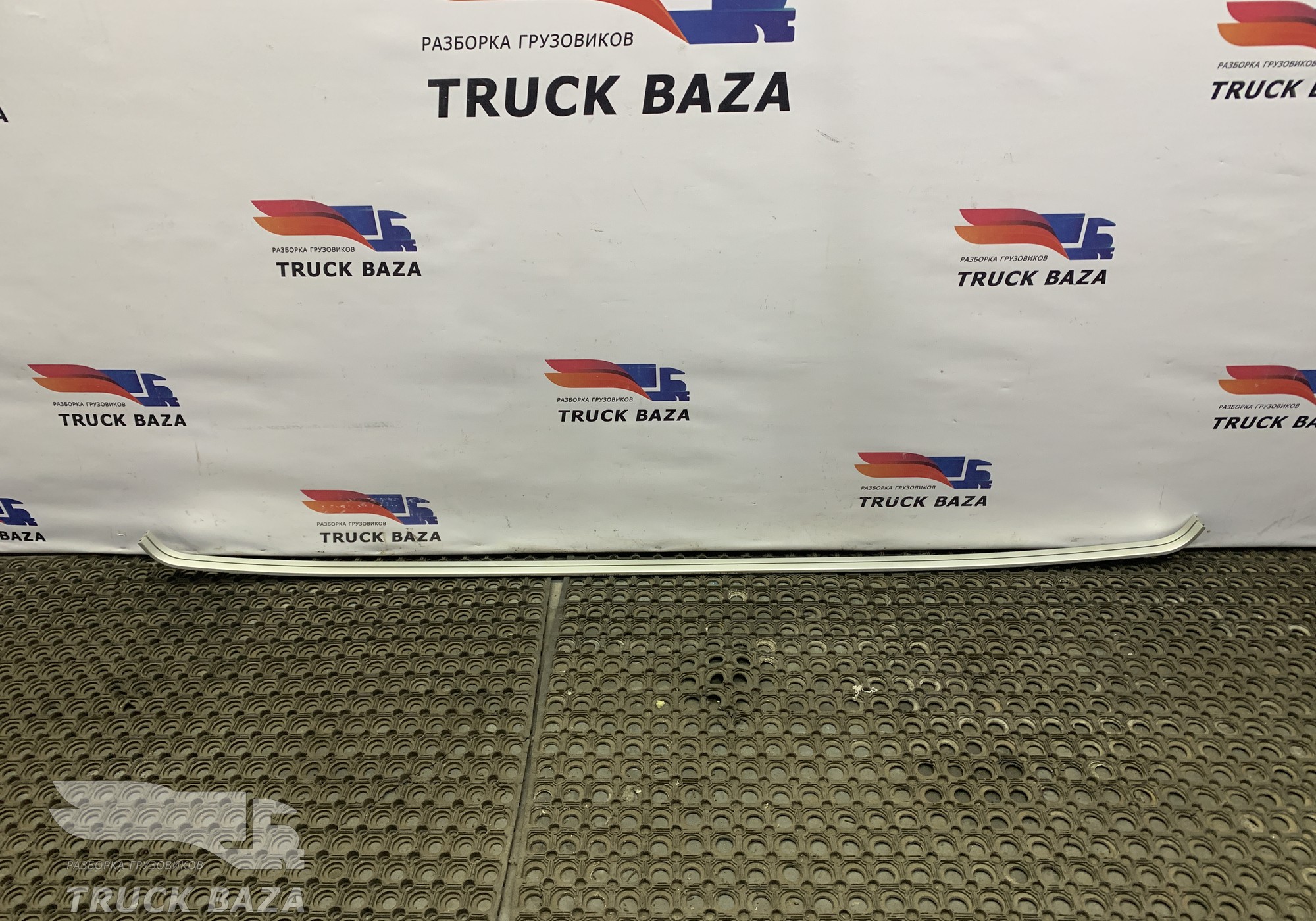 7482701560 Направляющая шторки спальника для Renault T (с 2013)