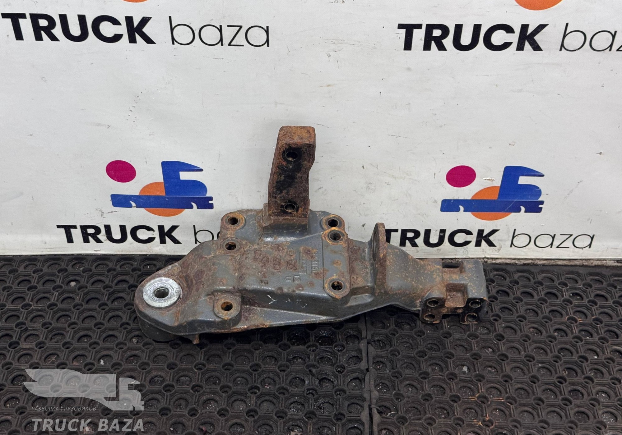 1643160 Кронштейн рессоры передний левый для Daf XF105 (с 2005)