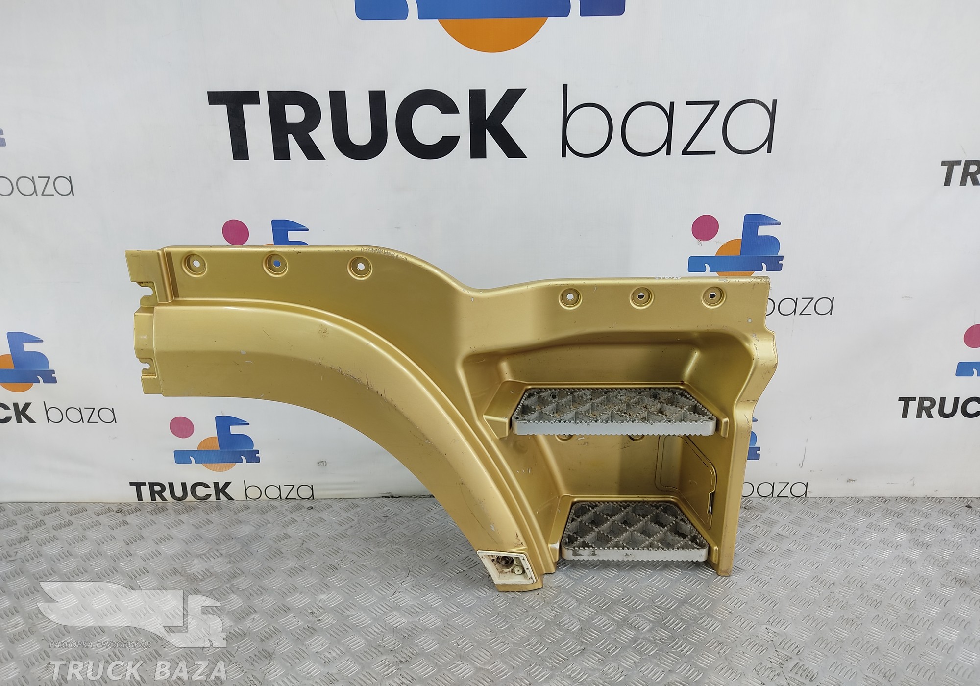 DZ14251240012 Корпус подножки правый для Shacman X3000 (с 2014)