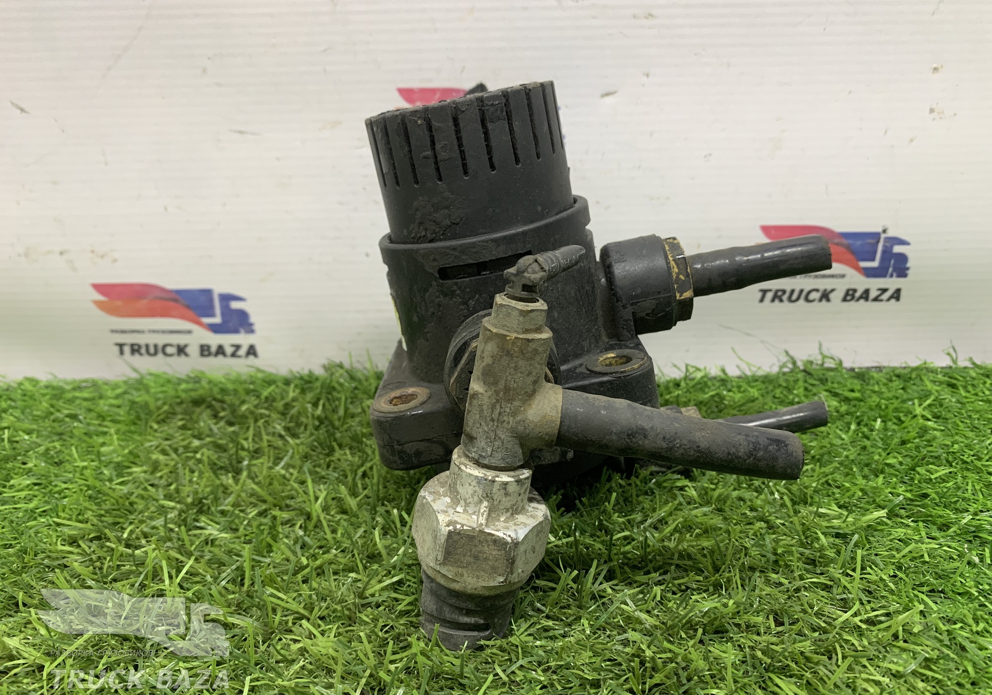 81521166074 Клапан ускорительный для Renault