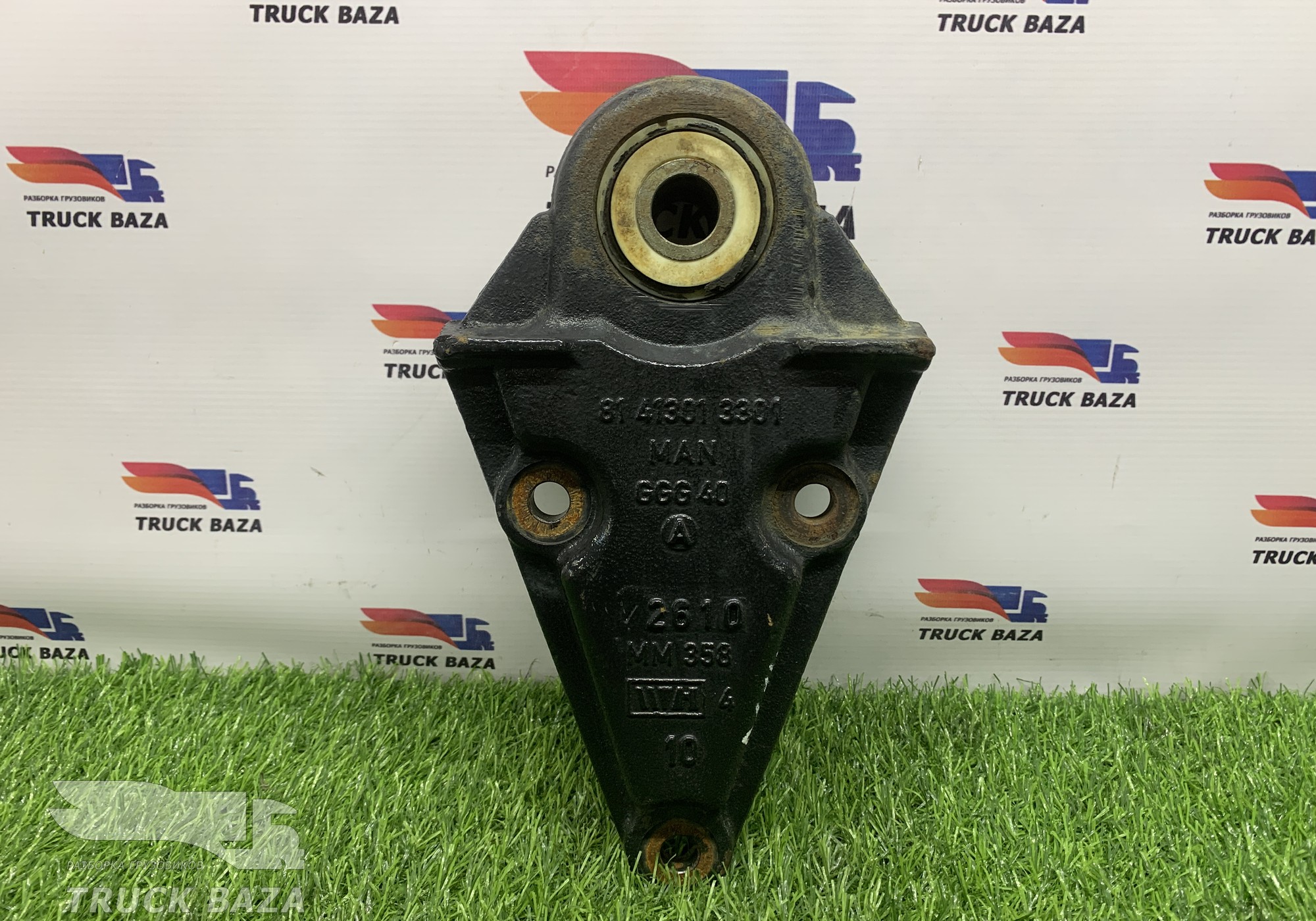 81413013301 Кронштейн передней рессоры