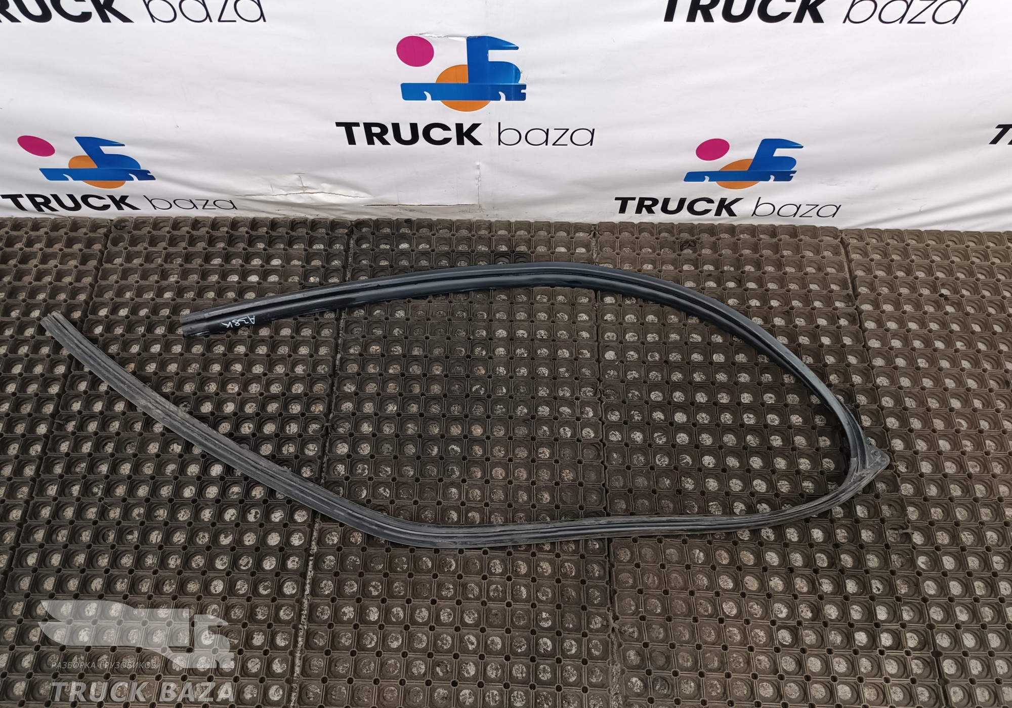 9607542378 Уплотнитель люка для Mercedes-Benz Actros New Actros MP4 (с 2011)