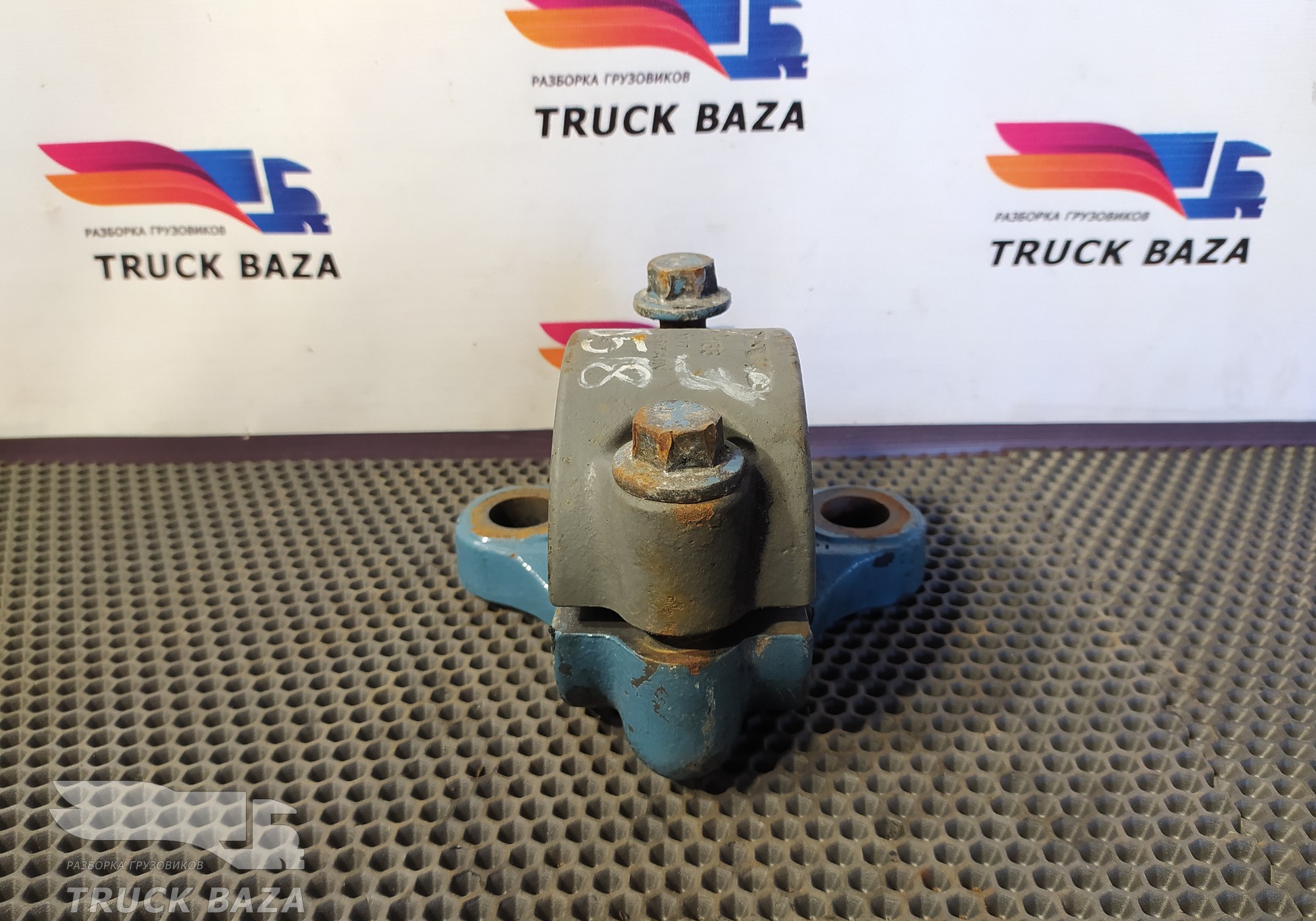 20428161 Кронштейн переднего стабилизатора для Volvo