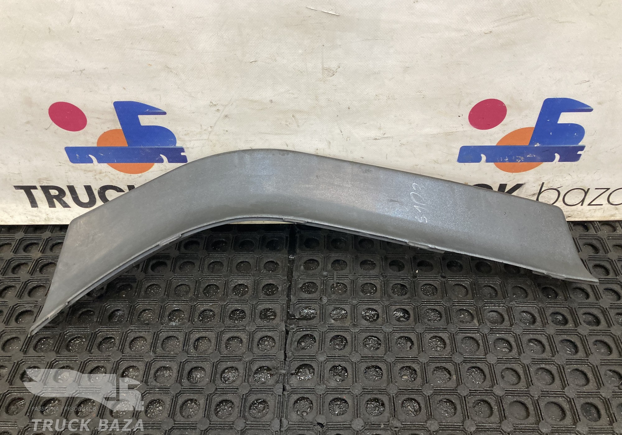 1429394 Накладка на крыло правая