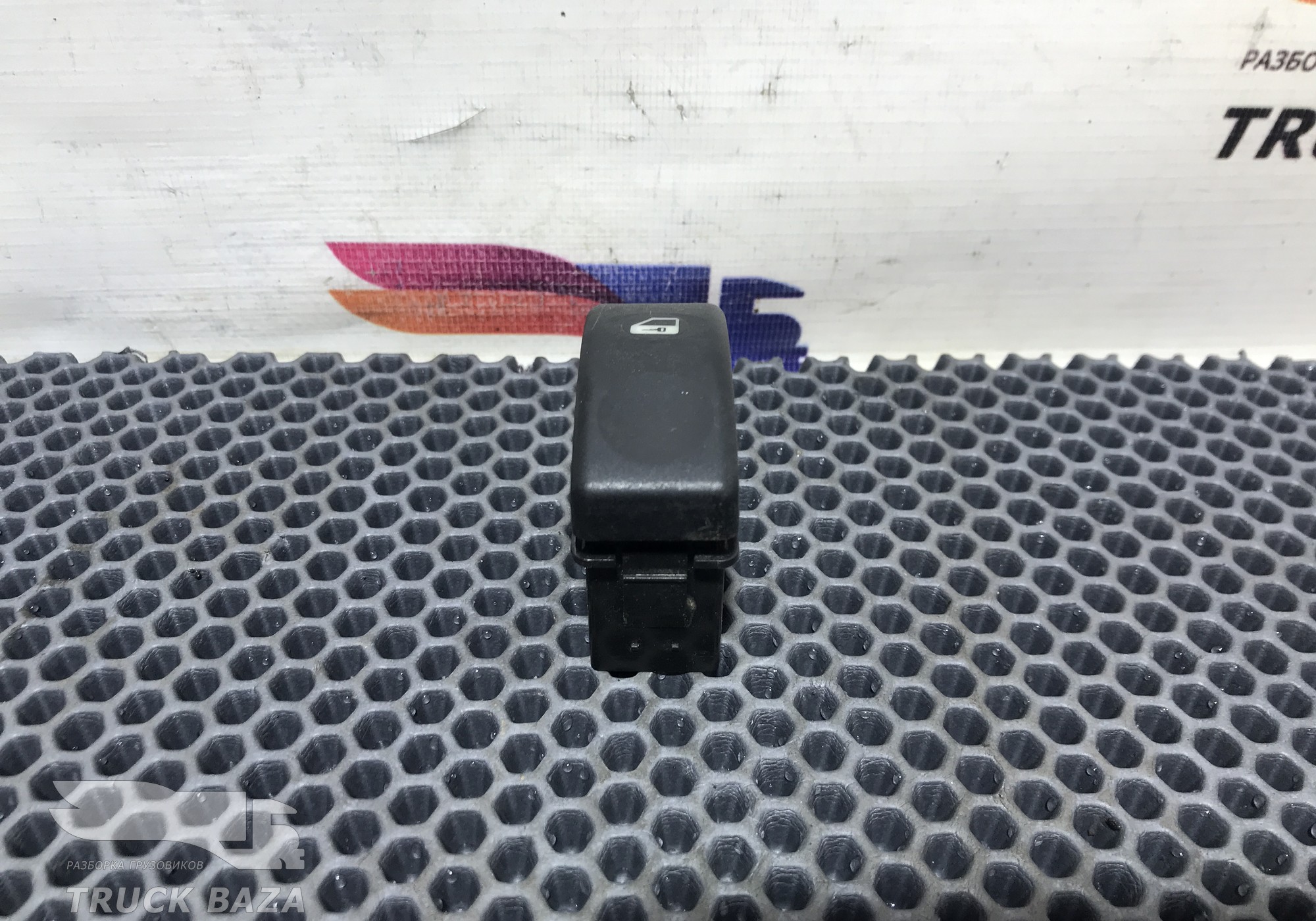 1435595 Кнопка центрального замка