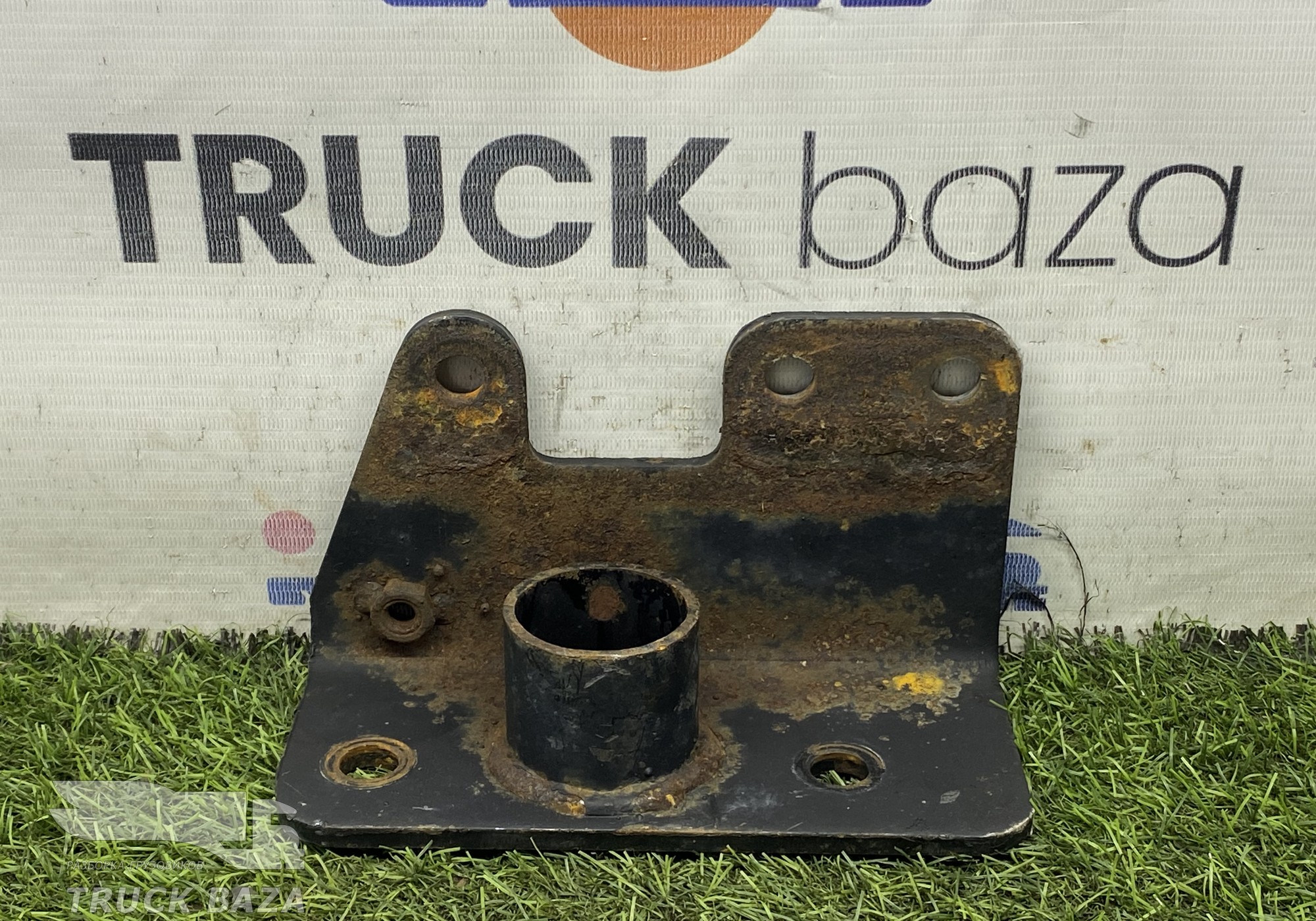 54905001178 Кронштейн бампера правый для КАМАЗ 5490 (с 2013)