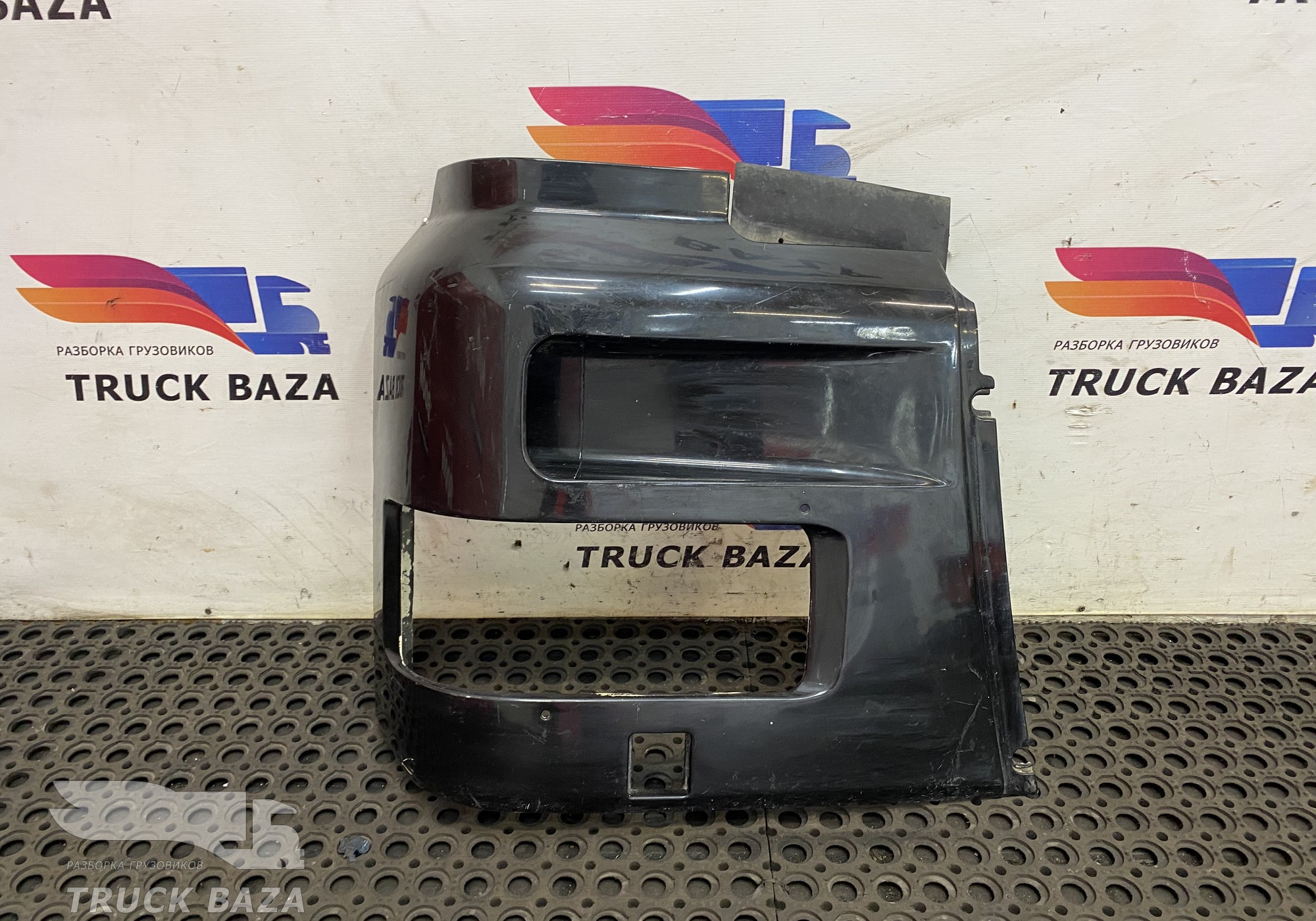 1398264 Облицовка фары правой для Daf XF95