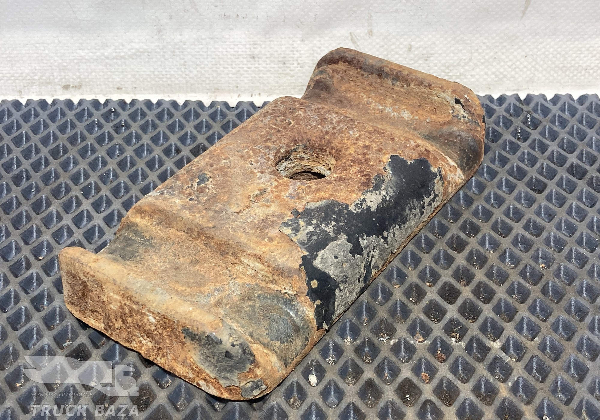 651152902412 Проставка стремянки рессоры для КАМАЗ 5490 (с 2013)