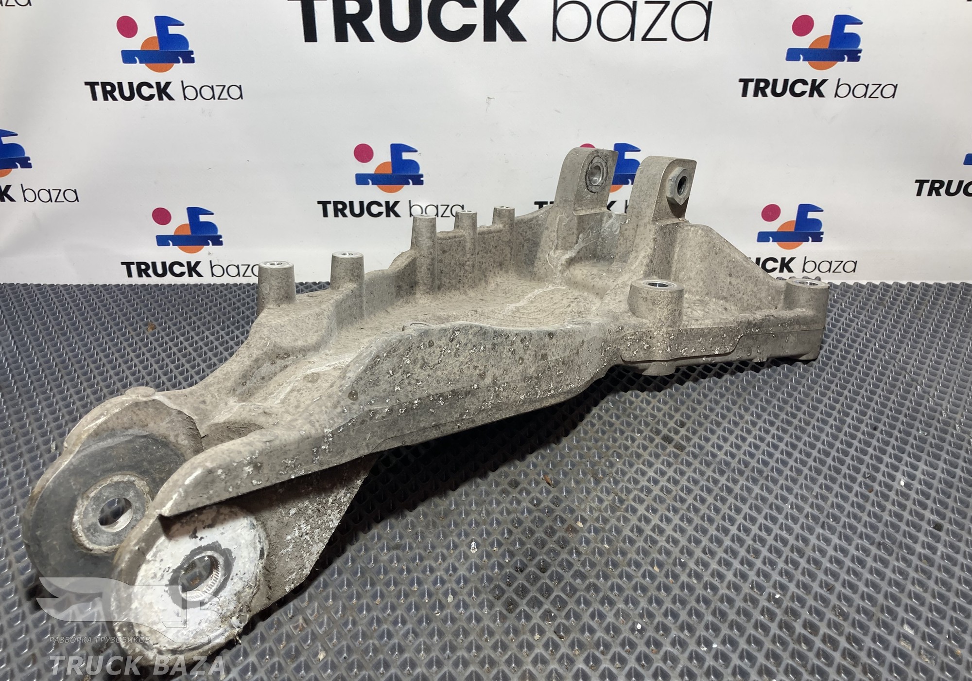 1912829 Кронштейн кабины передний правый для Scania 5-series R (с 2004 по 2016)