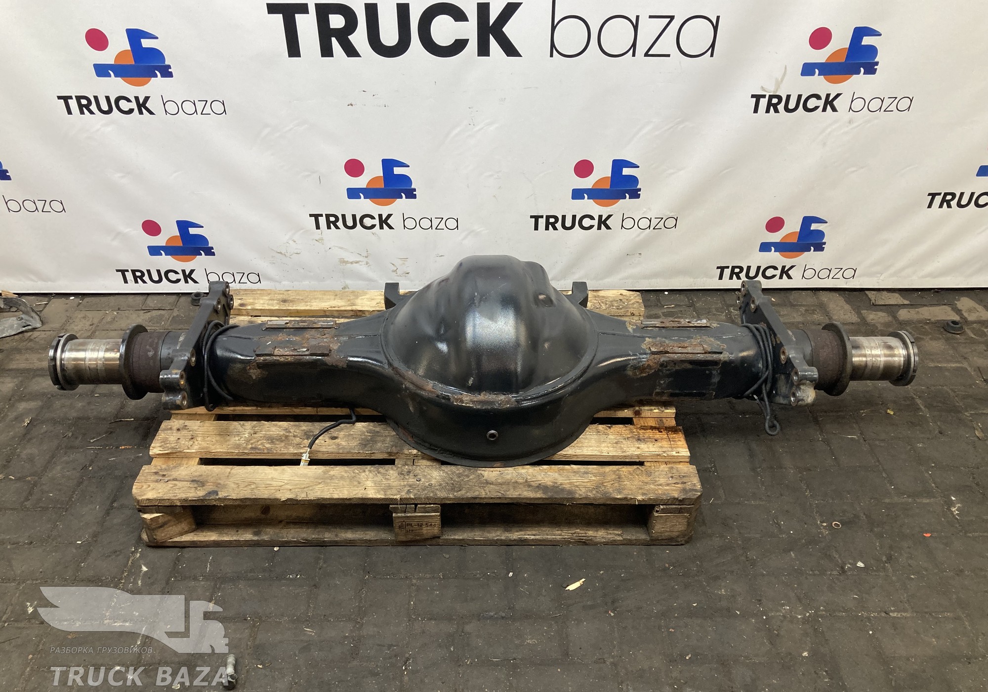 81354015800 Корпус заднего моста ( чулок)