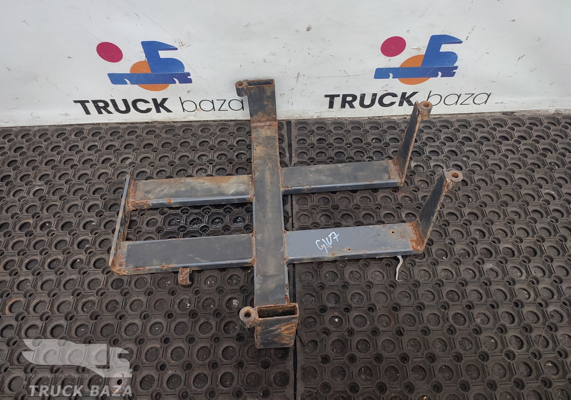 1477484 Кронштейн ящика АКБ