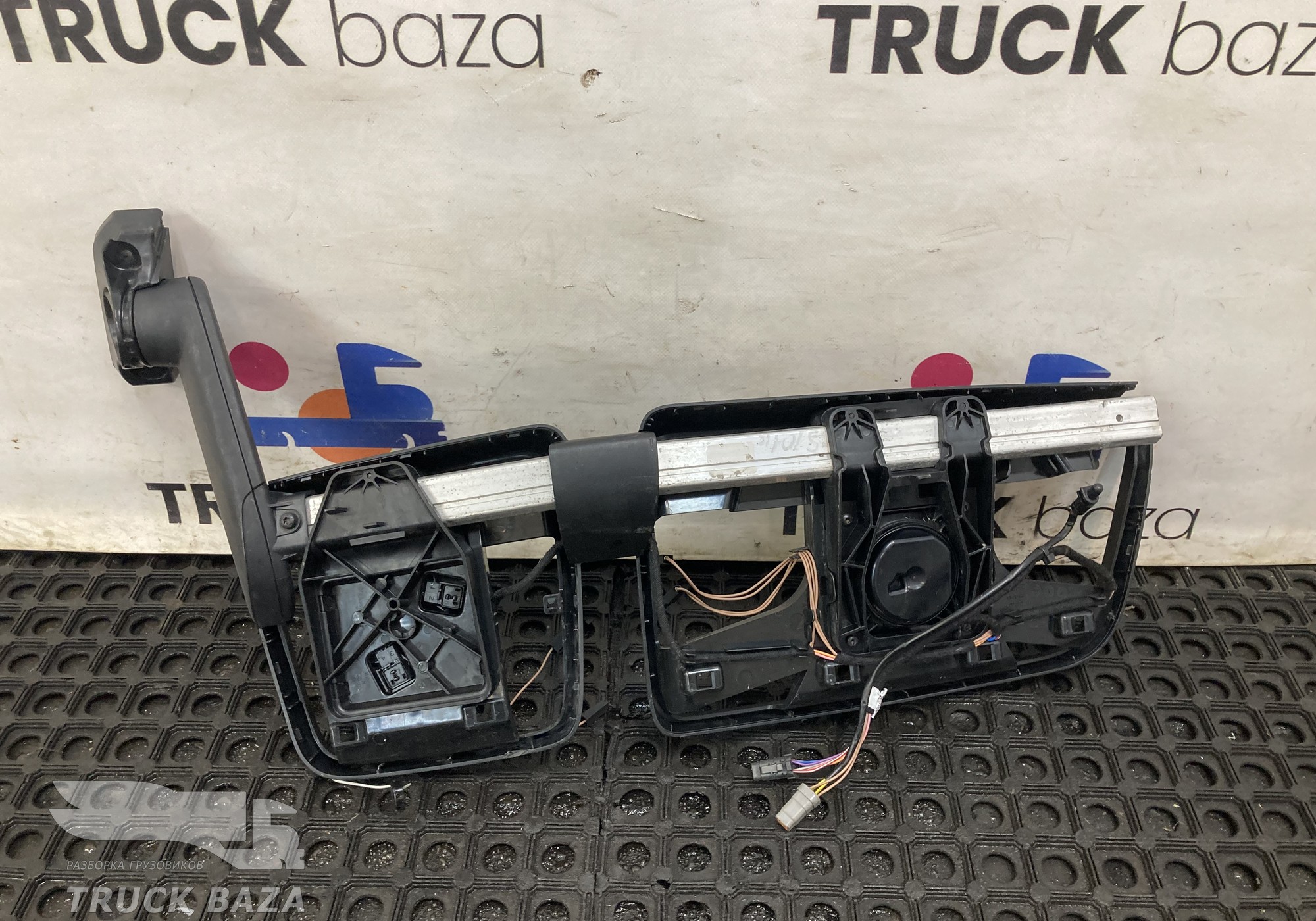 2337596 Корпус правого зеркала заднего вида.