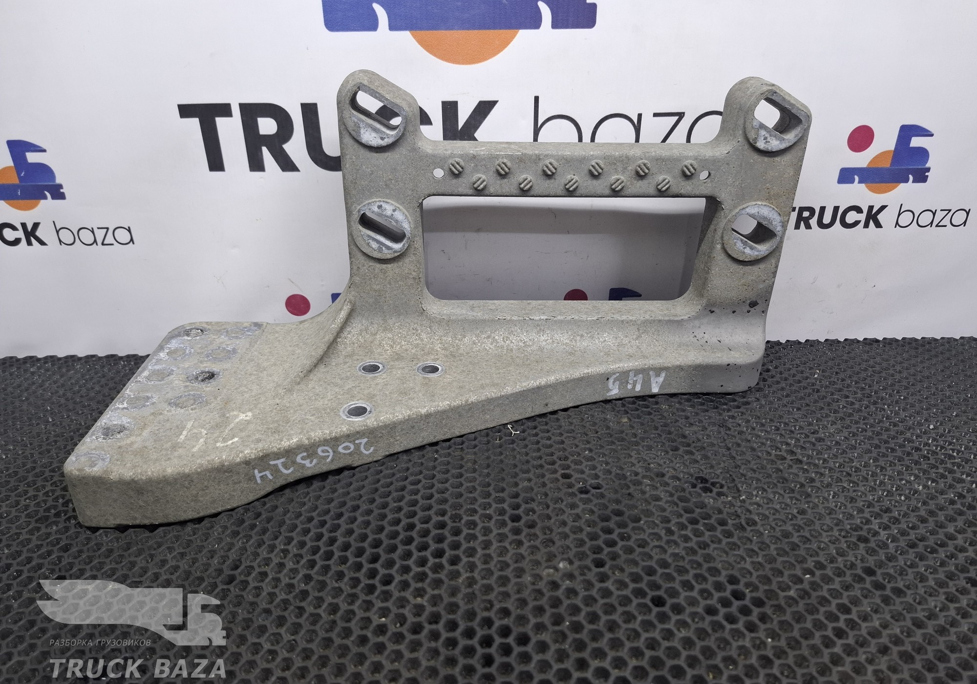 A9436662631 Кронштейн корпуса подножки правый для Mercedes-Benz Actros MP3 (с 2008)