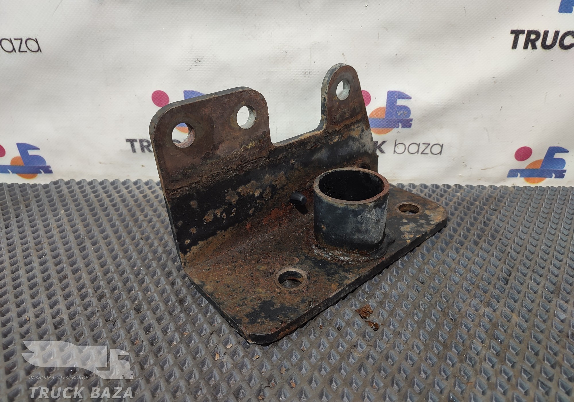 54905001179 Кронштейн бампера левый для КАМАЗ 5490 (с 2013)