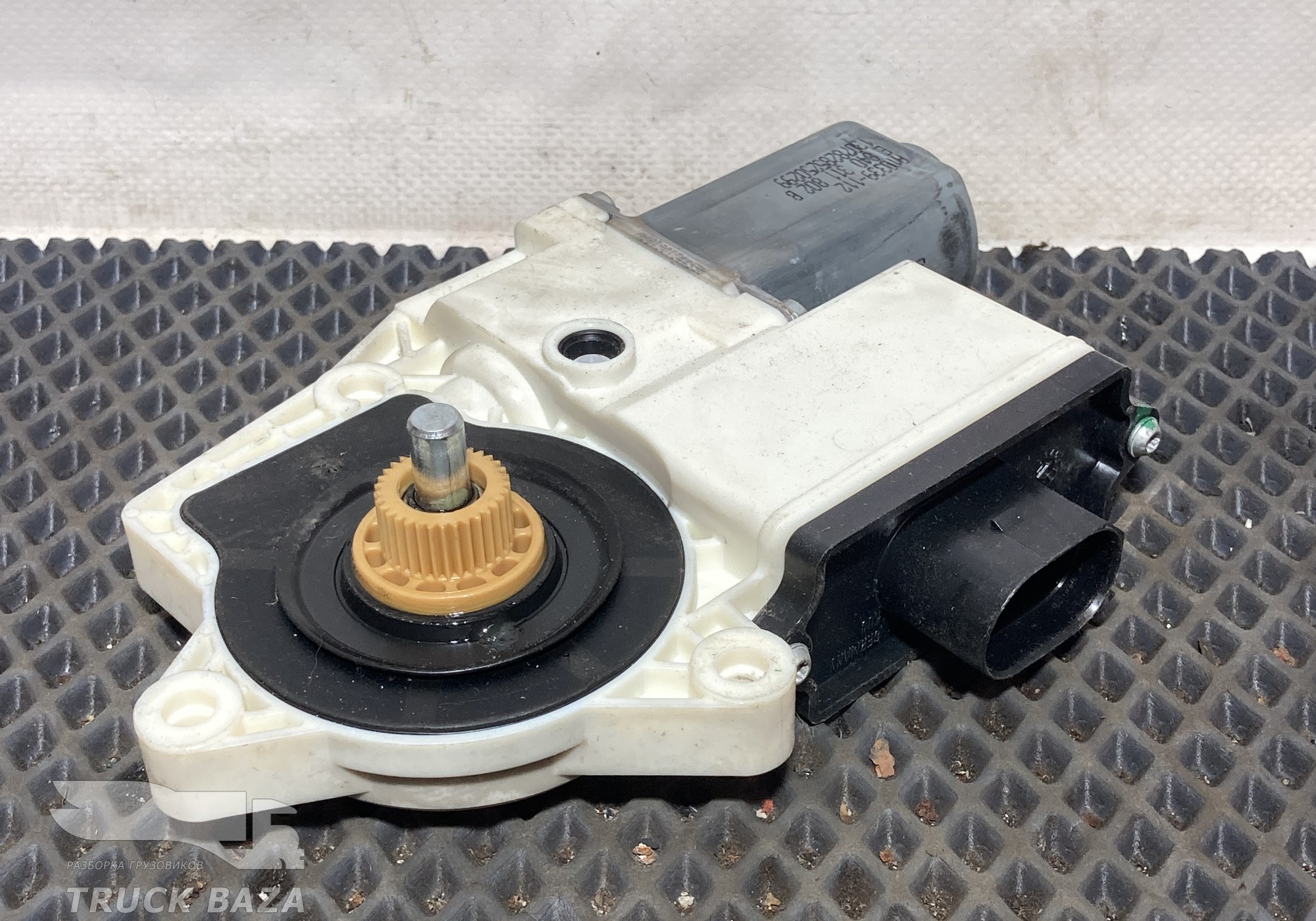 81259706108 Моторчик стеклоподъемника правый для Man TGS I (с 2007)