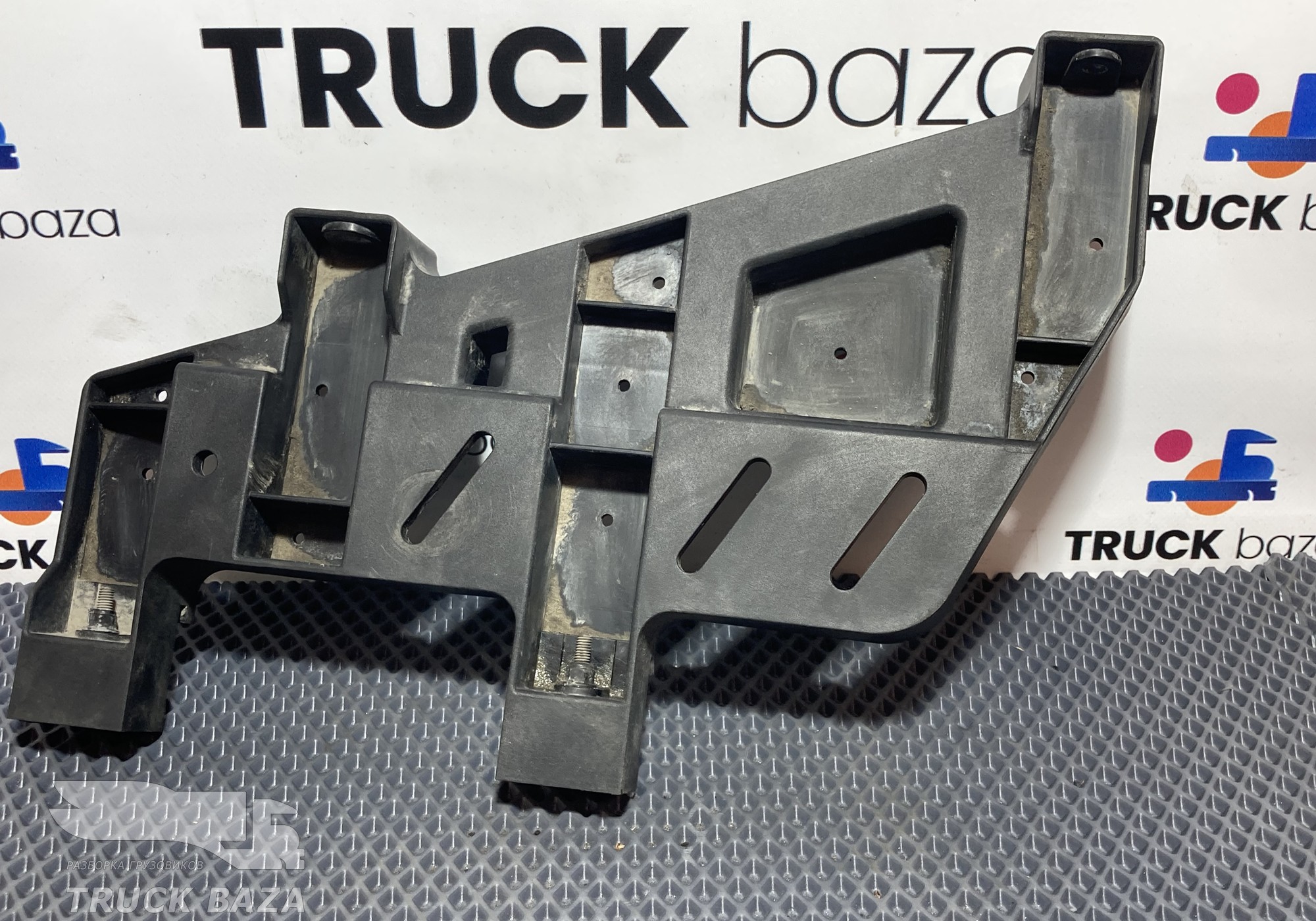 2326969 Кронштейн спойлера верхнего правый для Scania 6-series R (с 2016)