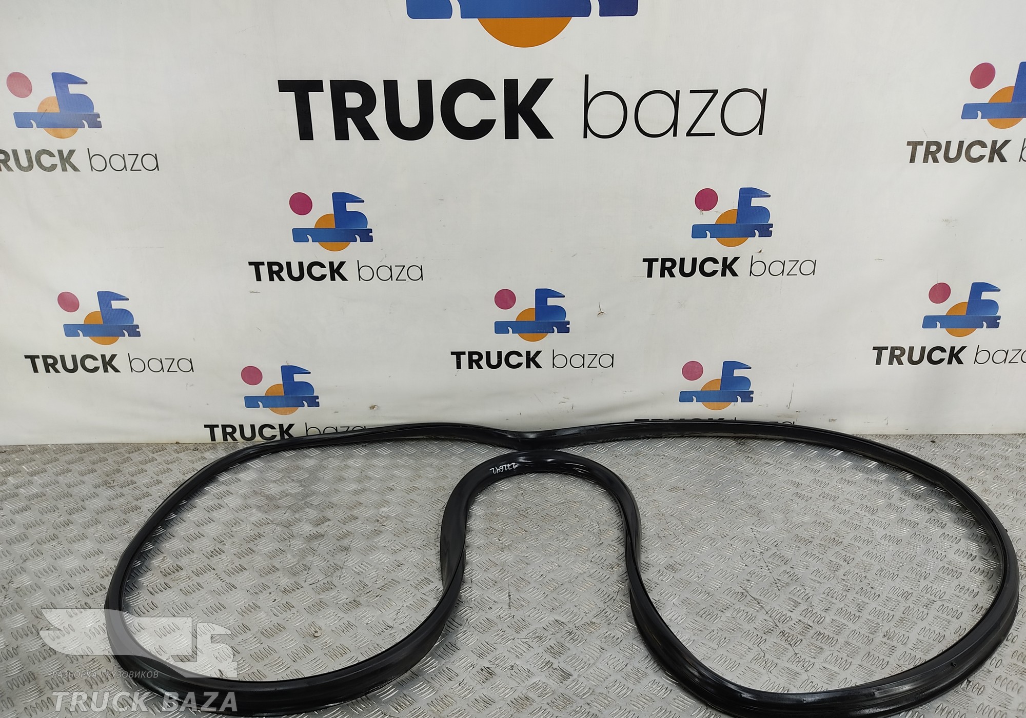 81961210056 Уплотнитель лобового стекла для Shacman X3000 (с 2014)