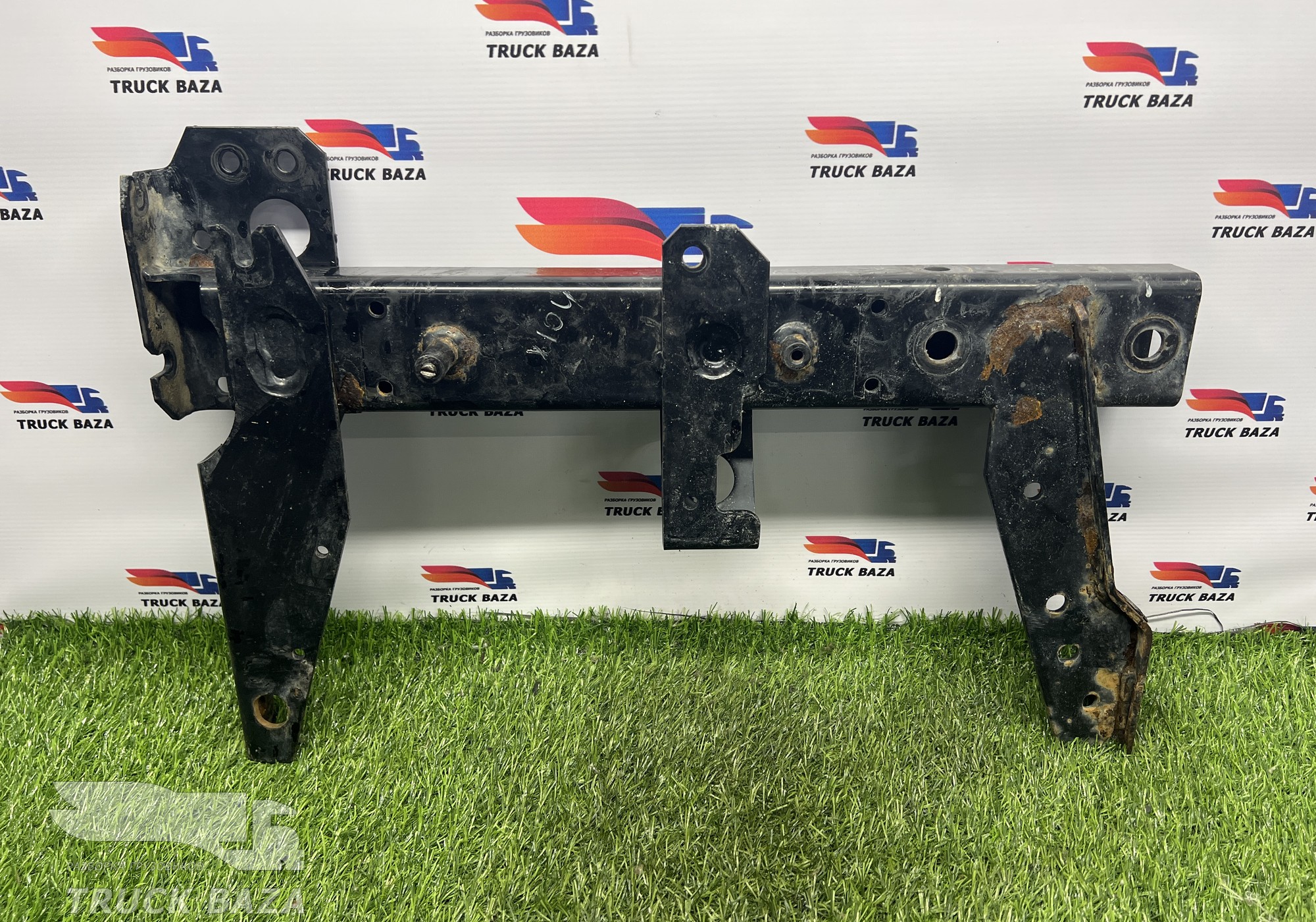 1690499 Кронштейн крыла переднего правого для Daf XF105 (с 2005)