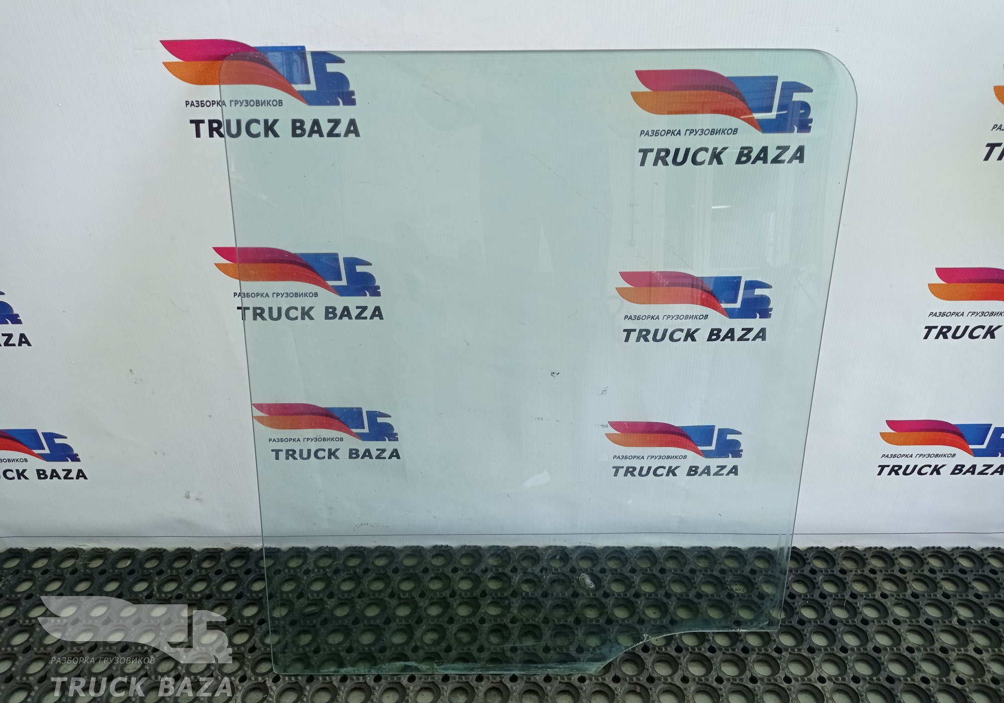 1284624 Стекло двери правой для Daf 95