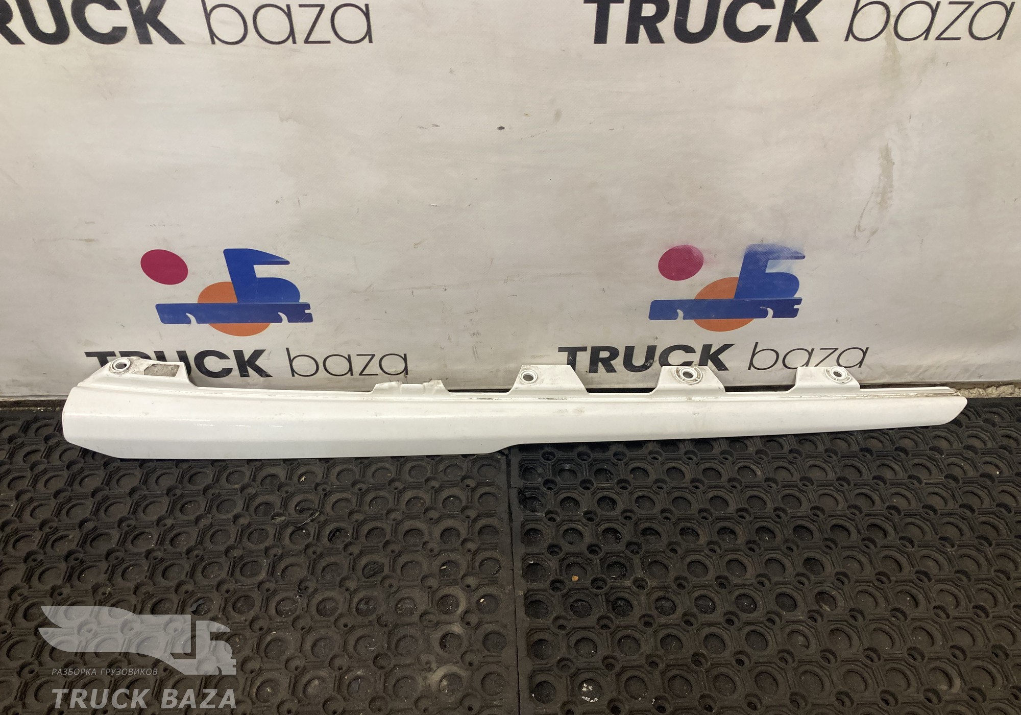 81626100051 Накладка двери левая для Man TGX TG3 (с 2020)