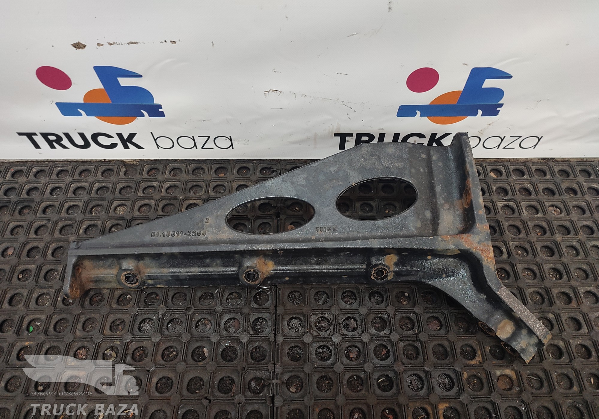 81155113254 Кронштейн бака AdBlue правый для Man TGX II (с 2012)