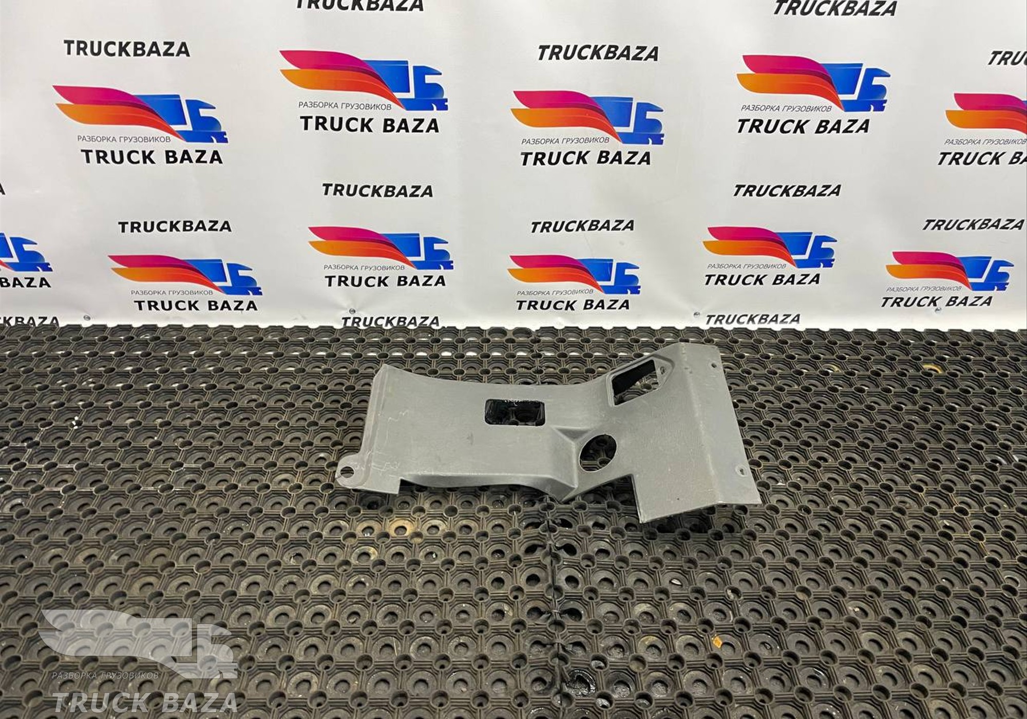 3980027 Накладка на торпедо для Volvo FH FH13 (с 2002 по 2008)