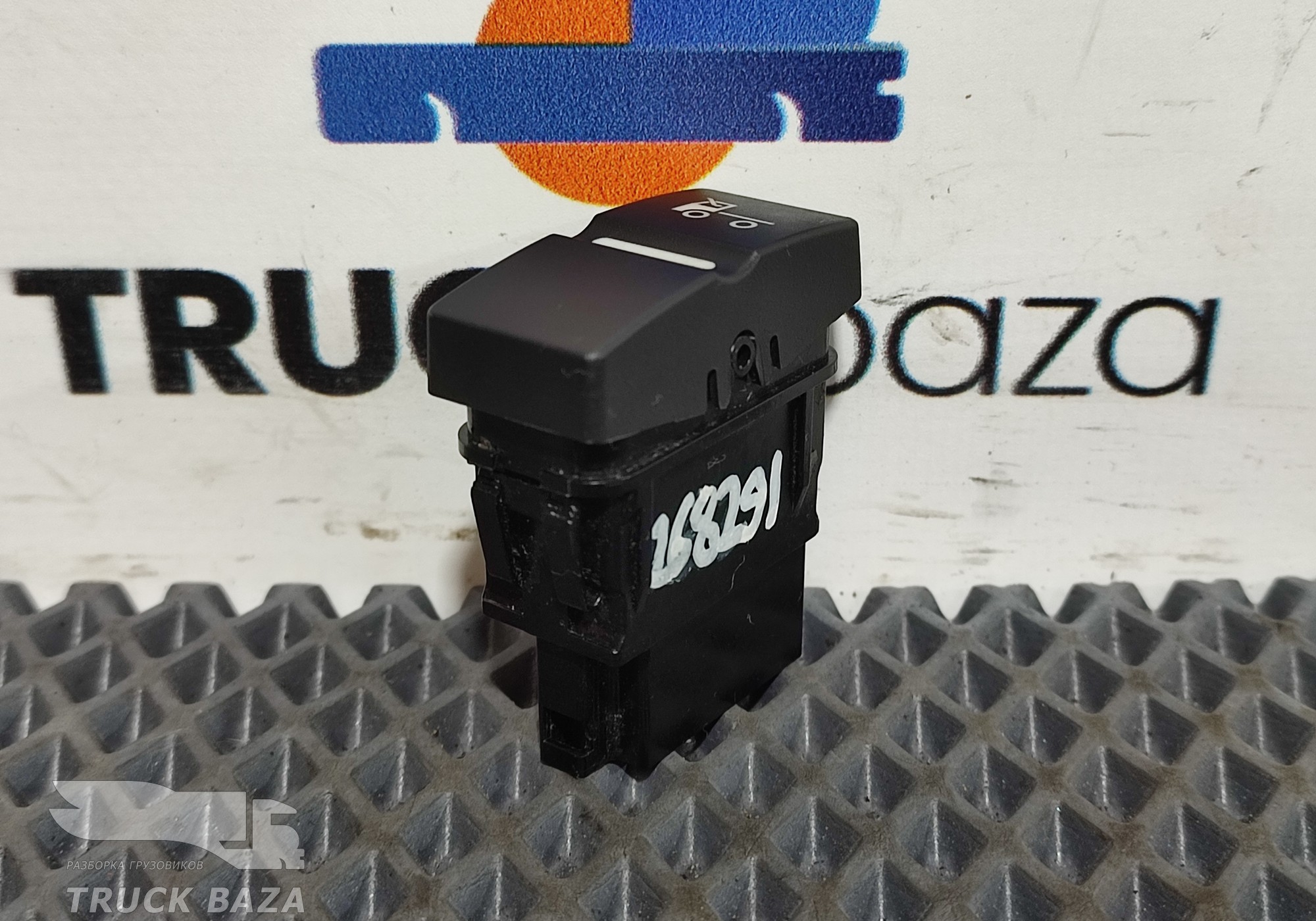 81255030318 Кнопка люка для Man TGX II (с 2012)