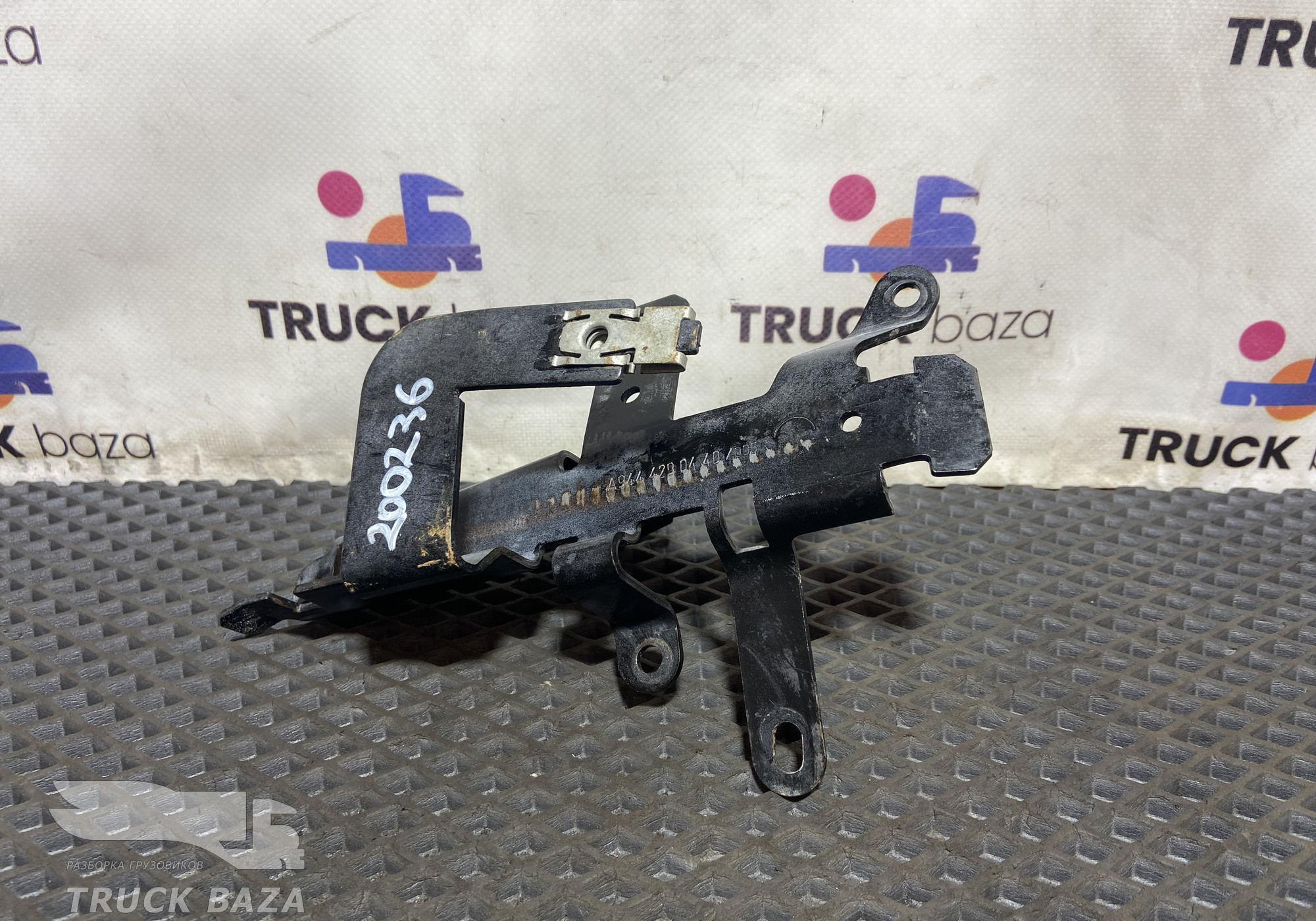 9444290440 Кронштейн проводки для Mercedes-Benz Axor III (с 2010)